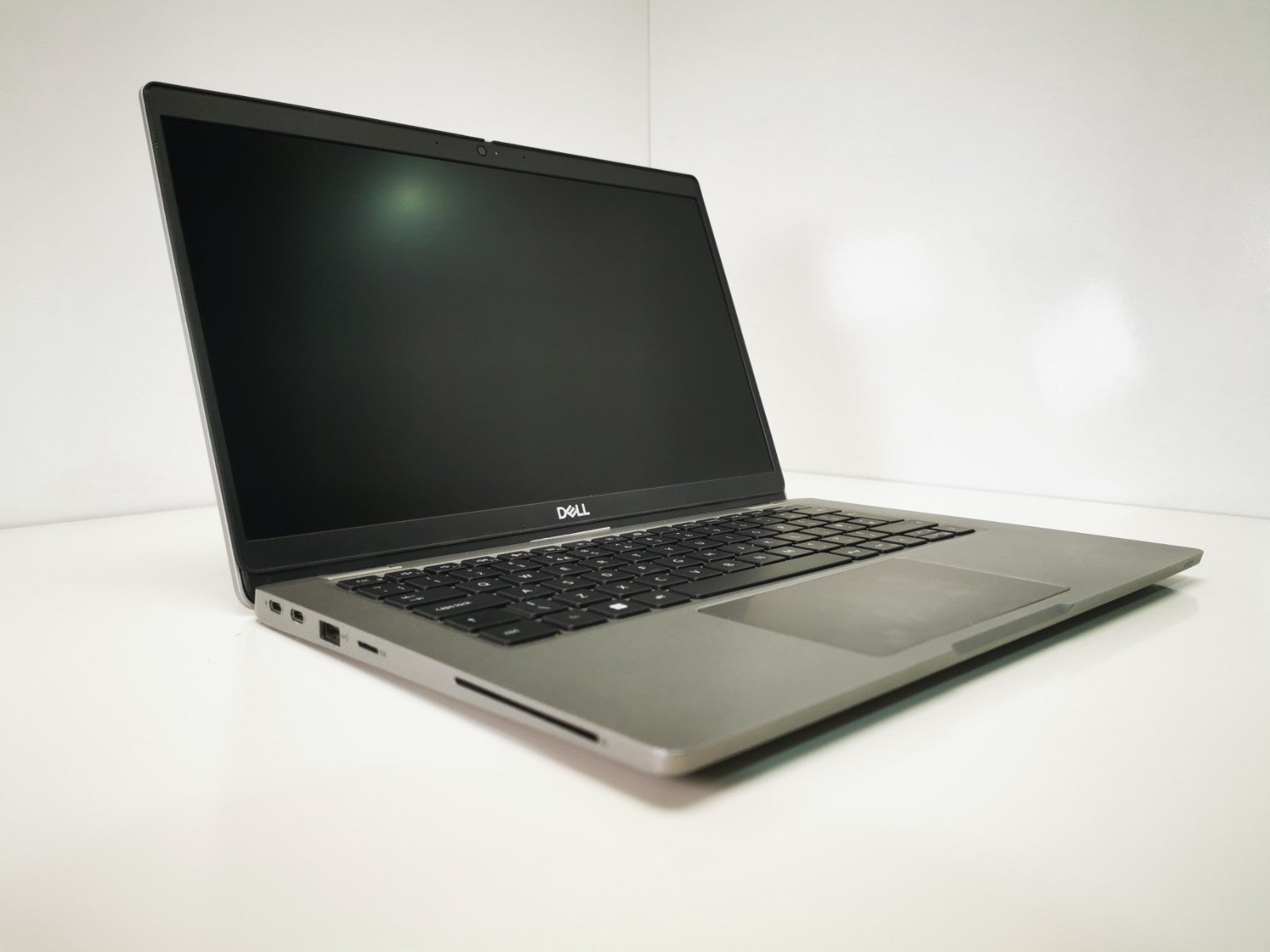 Dell Laptop Latitude 5330 13.3" i5-1245U 16GB RAM 256GB SSD Windows 11 Pro
