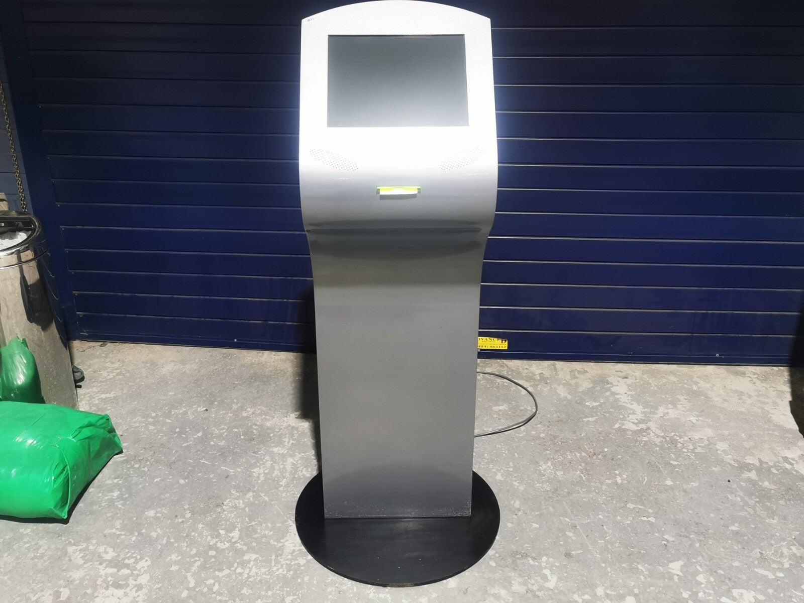 Floor-Standing Touchscreen PC Kiosk Terminal Windows 11 All-in-One Retail POS