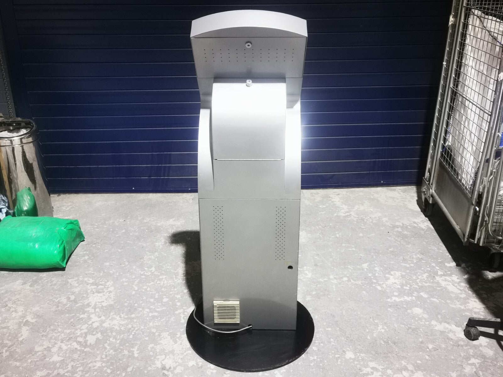 Floor-Standing Touchscreen PC Kiosk Terminal Windows 11 All-in-One Retail POS