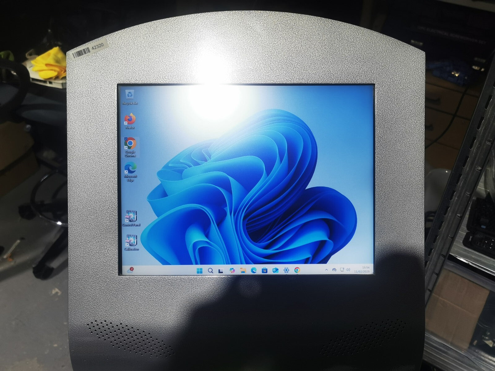 Floor-Standing Touchscreen PC Kiosk Terminal Windows 11 All-in-One Retail POS
