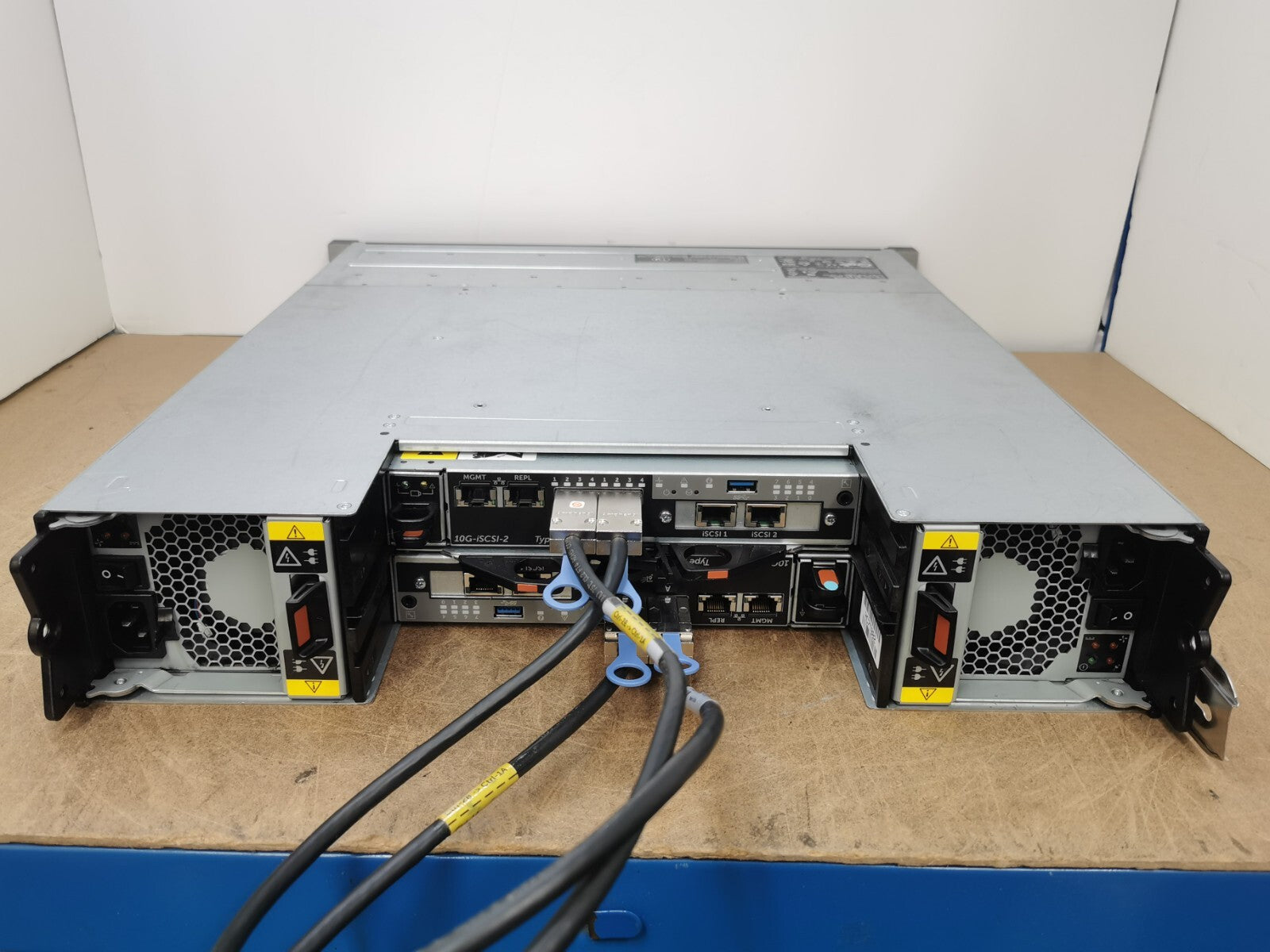 Dell SCv2020 Storage Centre Array 10GBs SAS 10G-iSCSi-2 Type B Controller x 2