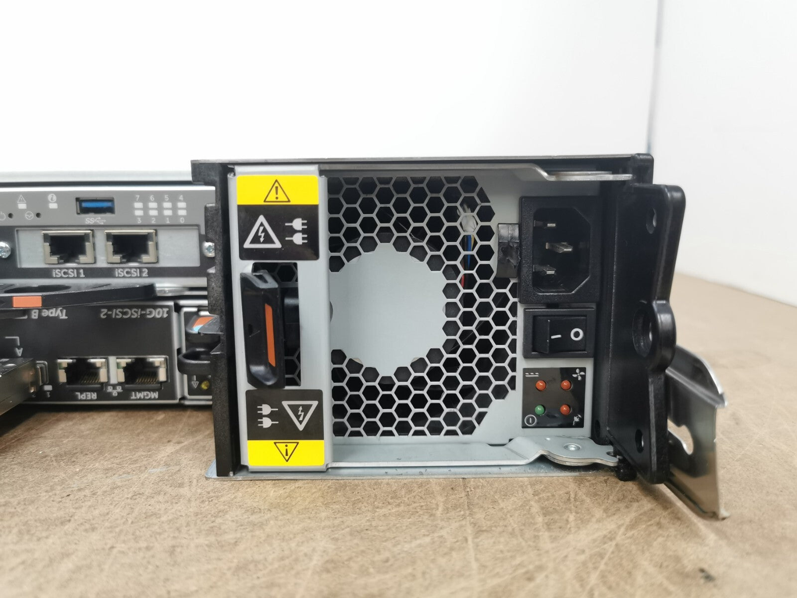 Dell SCv2020 Storage Centre Array 10GBs SAS 10G-iSCSi-2 Type B Controller x 2