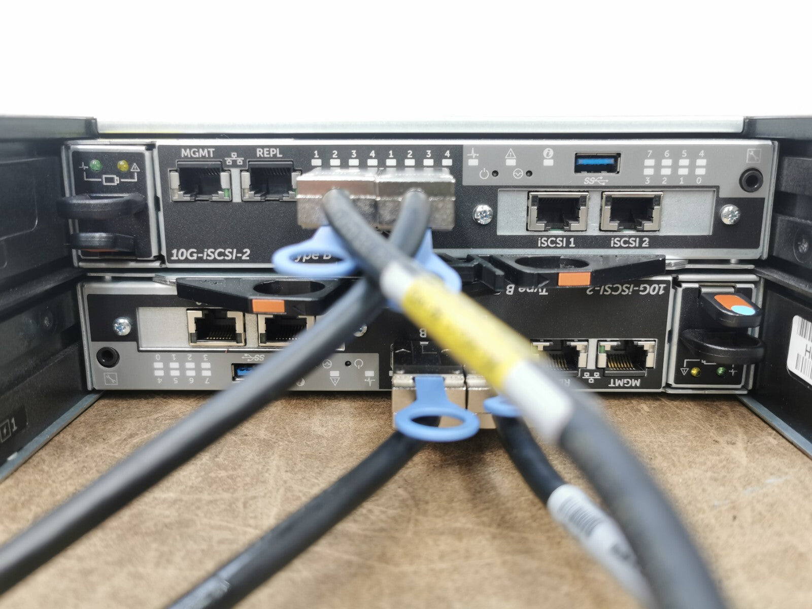 Dell SCv2020 Storage Centre Array 10GBs SAS 10G-iSCSi-2 Type B Controller x 2