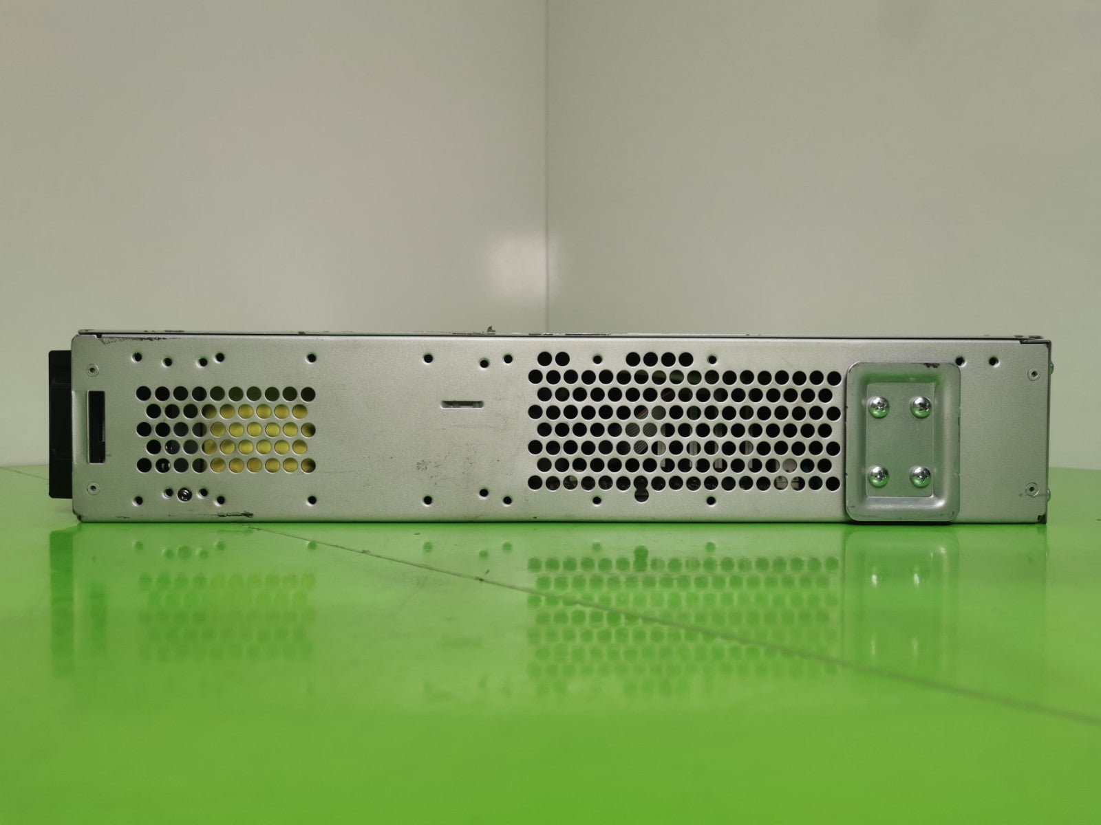 APC Smart-UPS SMT1000RMI2UC 1000VA 2U Rackmount UPS LCD 700W -With Batteries