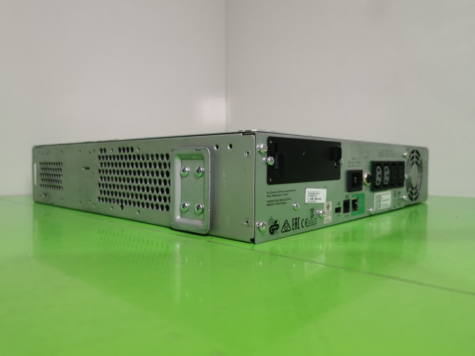 APC Smart-UPS SMT1000RMI2UC 1000VA 2U Rackmount UPS LCD 700W -With Batteries