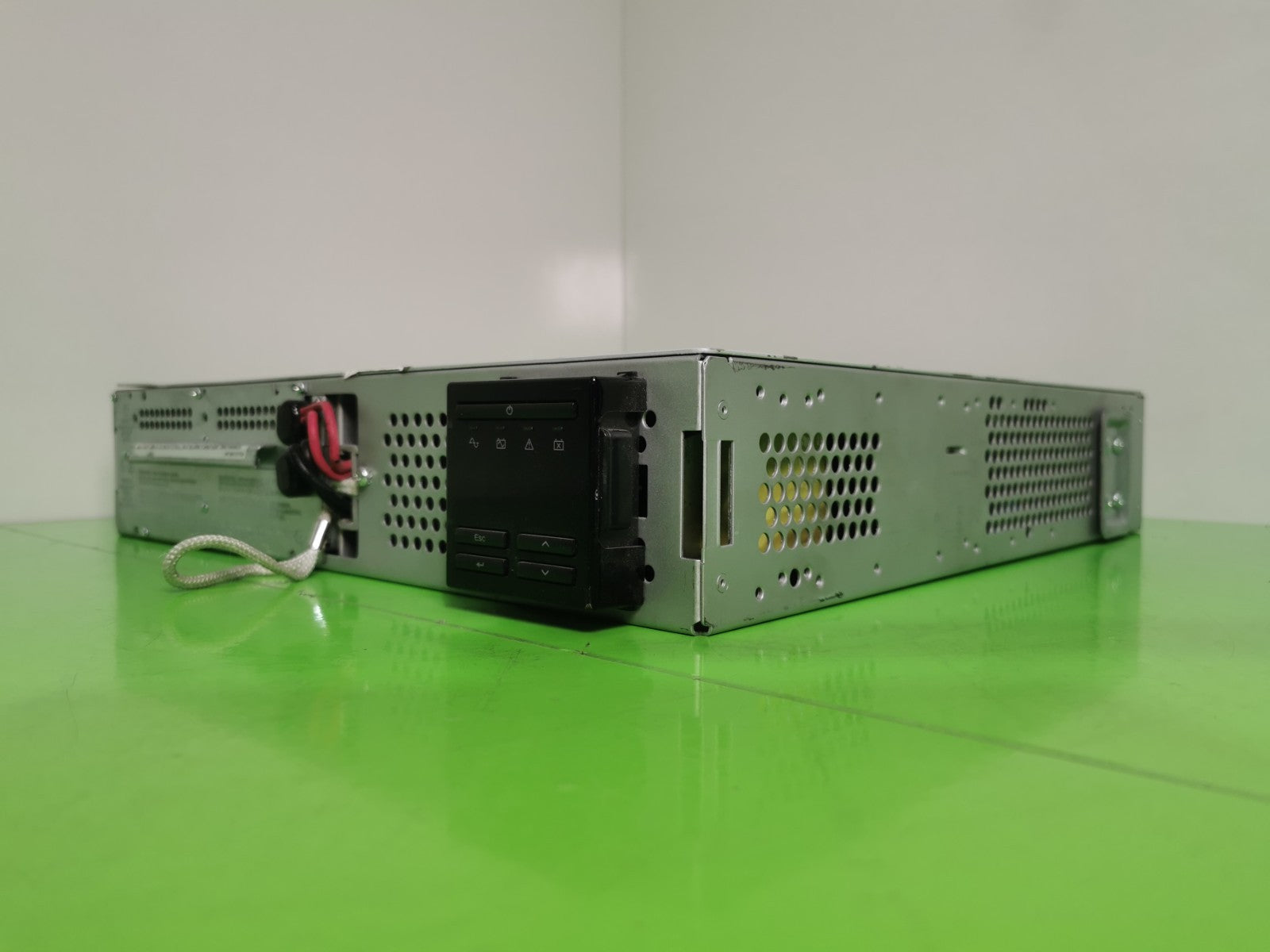 APC Smart-UPS SMT1000RMI2UC 1000VA 2U Rackmount UPS LCD 700W -With Batteries