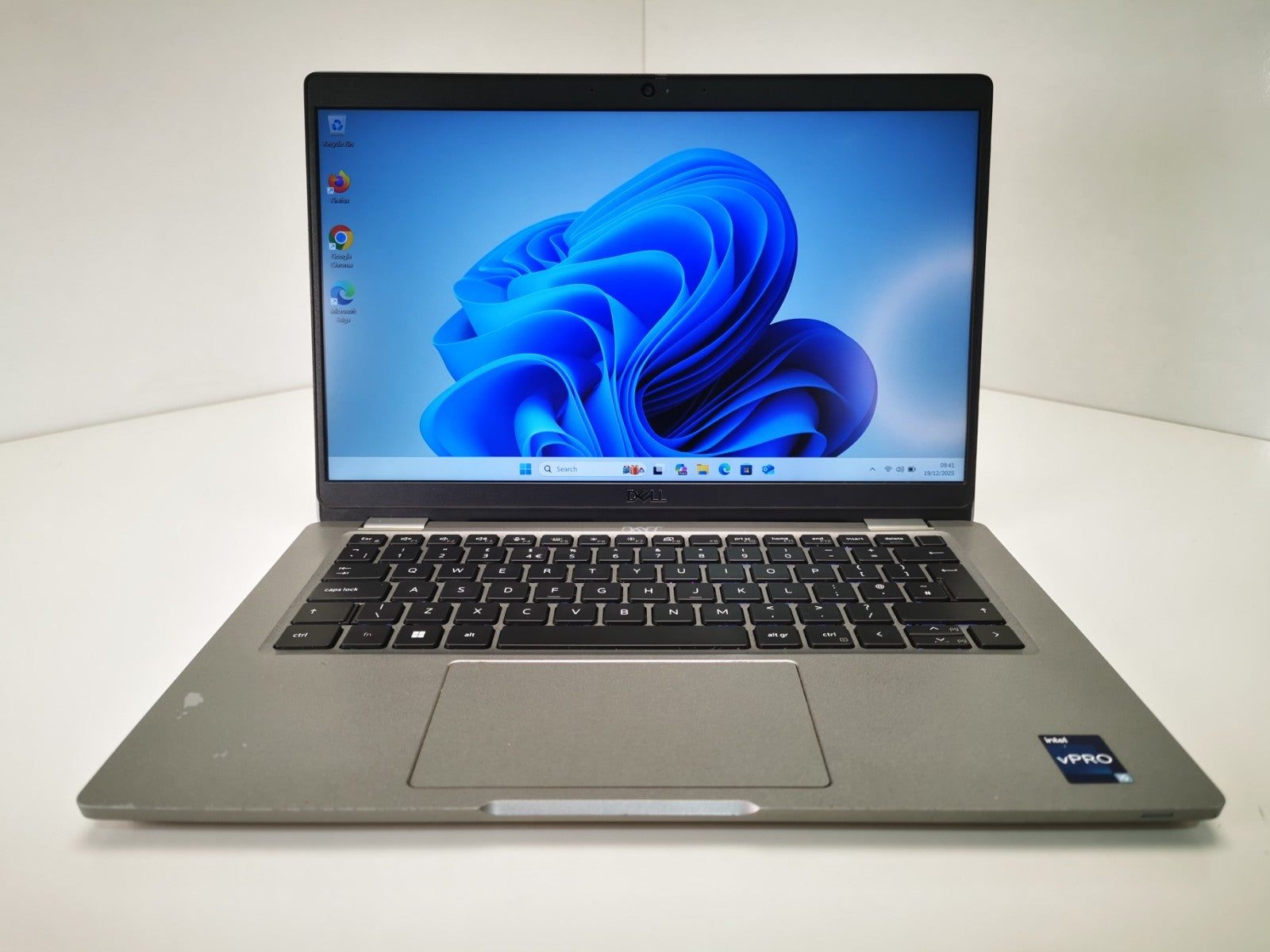 Dell Laptop Latitude 5330 13.3" i5-1245U 16GB RAM 256GB SSD Windows 11 Pro