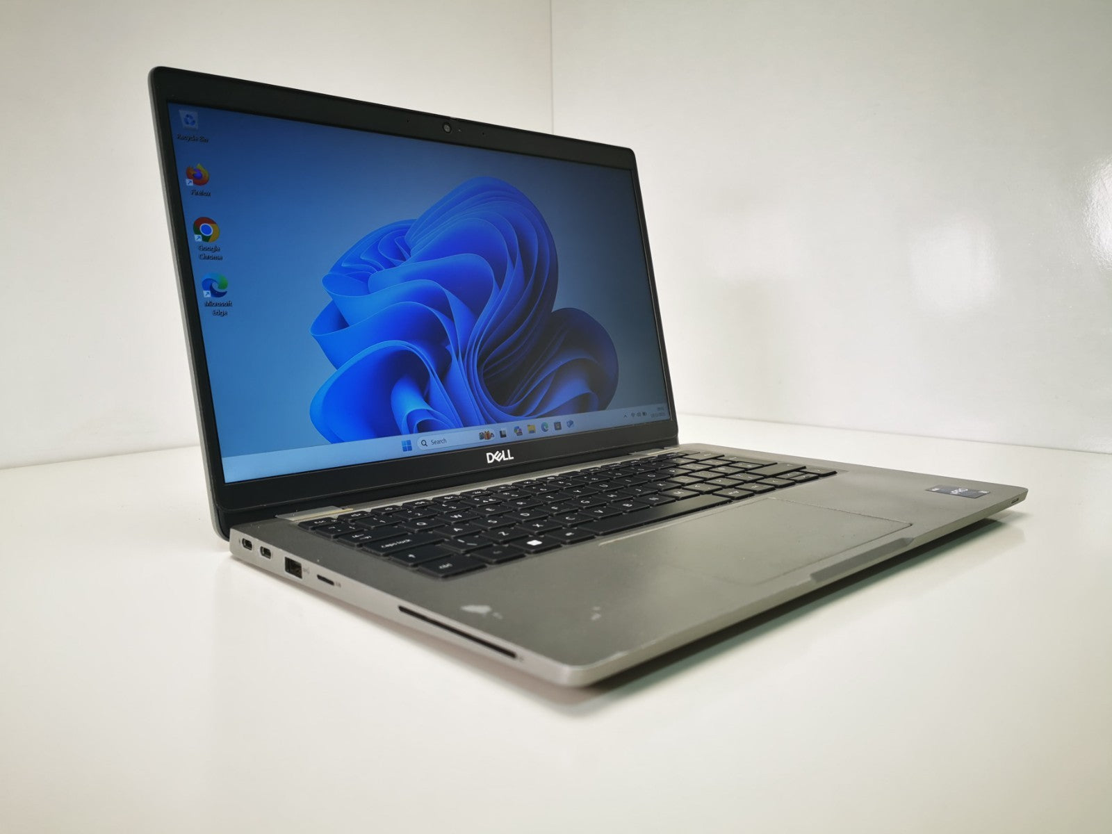 Dell Laptop Latitude 5330 13.3" i5-1245U 16GB RAM 256GB SSD Windows 11 Pro