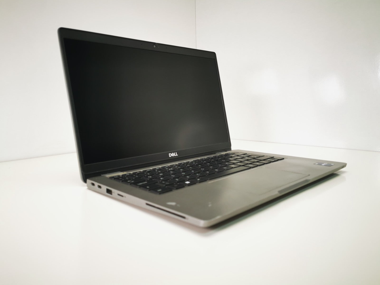 Dell Laptop Latitude 5330 13.3" i5-1245U 16GB RAM 256GB SSD Windows 11 Pro