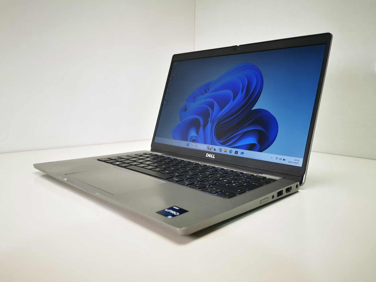 Dell Laptop Latitude 5330 13.3" i5-1245U 16GB RAM 256GB SSD Windows 11 Pro