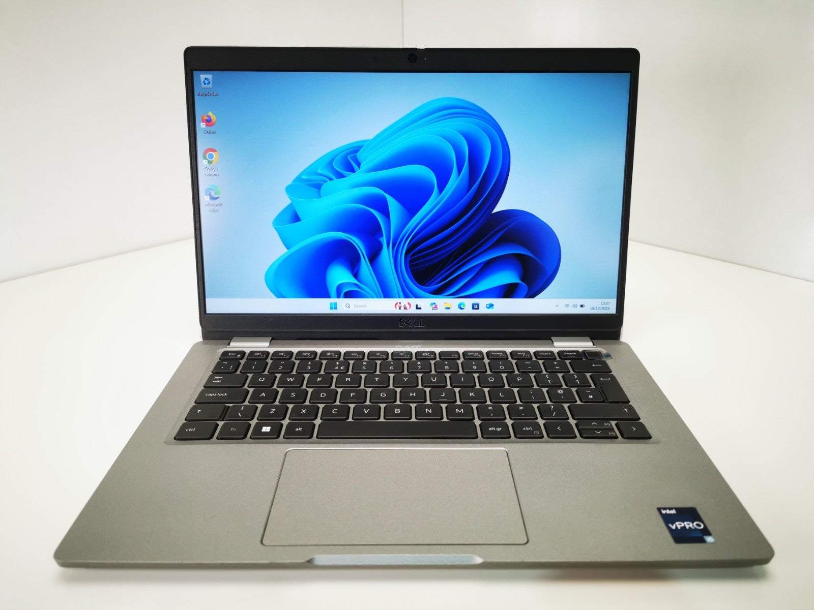 Dell Laptop Latitude 5330 13.3" i5-1245U 16GB RAM 256GB SSD Windows 11 Pro