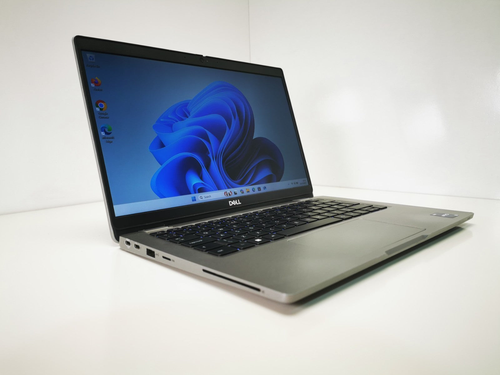 Dell Laptop Latitude 5330 13.3" i5-1245U 16GB RAM 256GB SSD Windows 11 Pro
