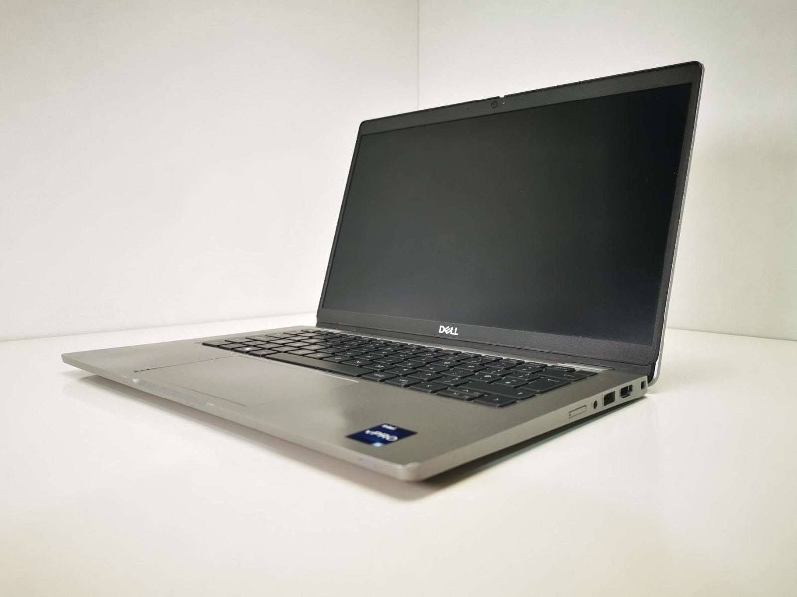 Dell Laptop Latitude 5330 13.3" i5-1245U 16GB RAM 256GB SSD Windows 11 Pro