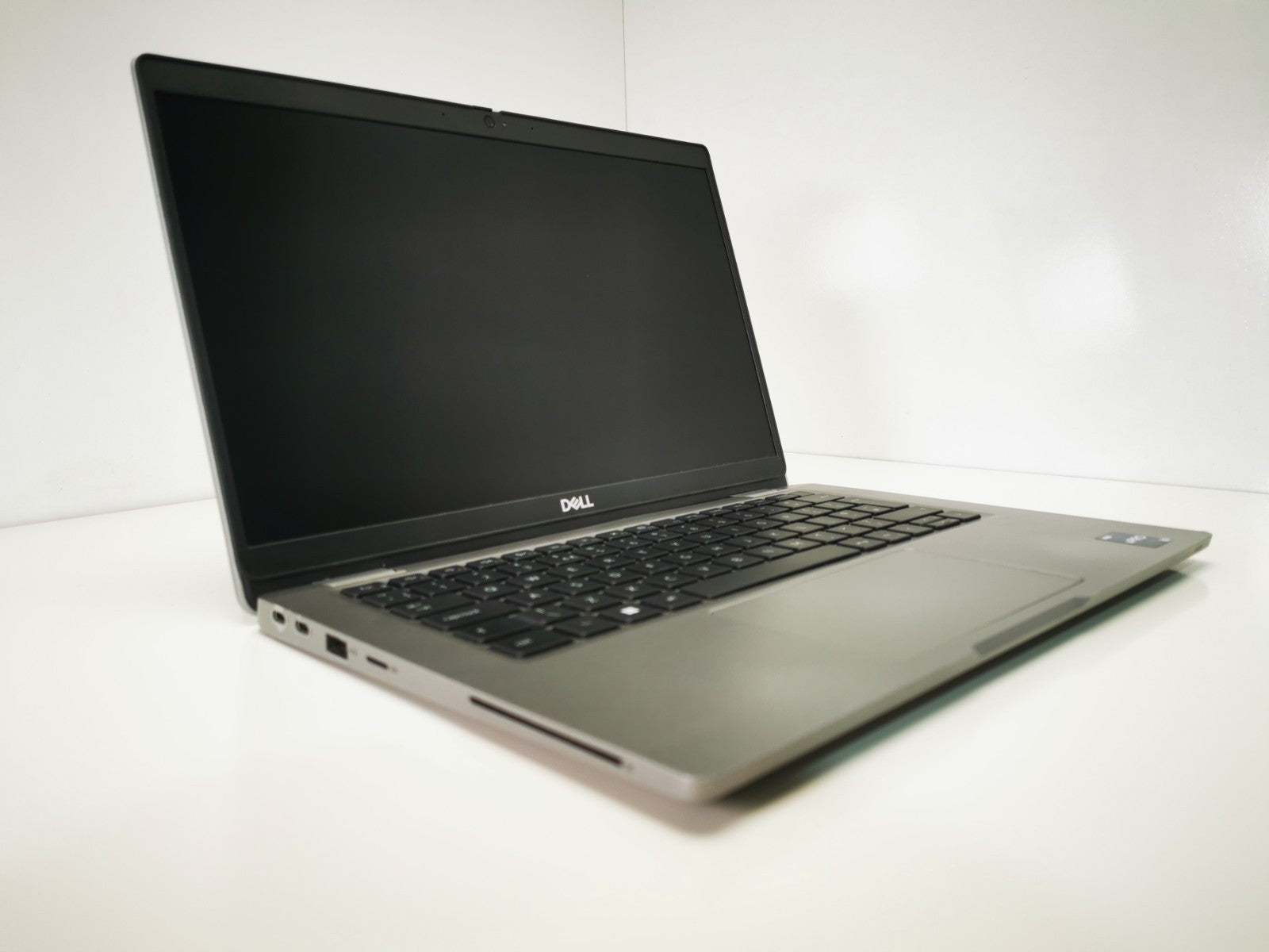 Dell Laptop Latitude 5330 13.3" i5-1245U 16GB RAM 256GB SSD Windows 11 Pro