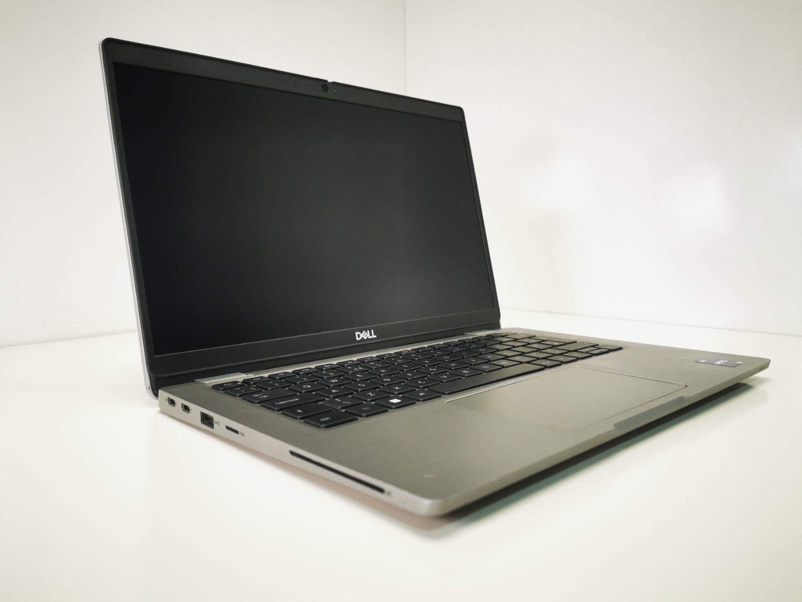Dell Laptop Latitude 5330 13.3" i5-1245U 16GB RAM 256GB SSD Windows 11 Pro