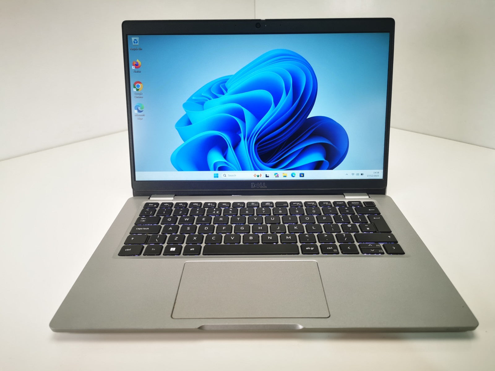 Dell Laptop Latitude 5330 13.3" i5-1245U 16GB RAM 256GB SSD Windows 11 Pro