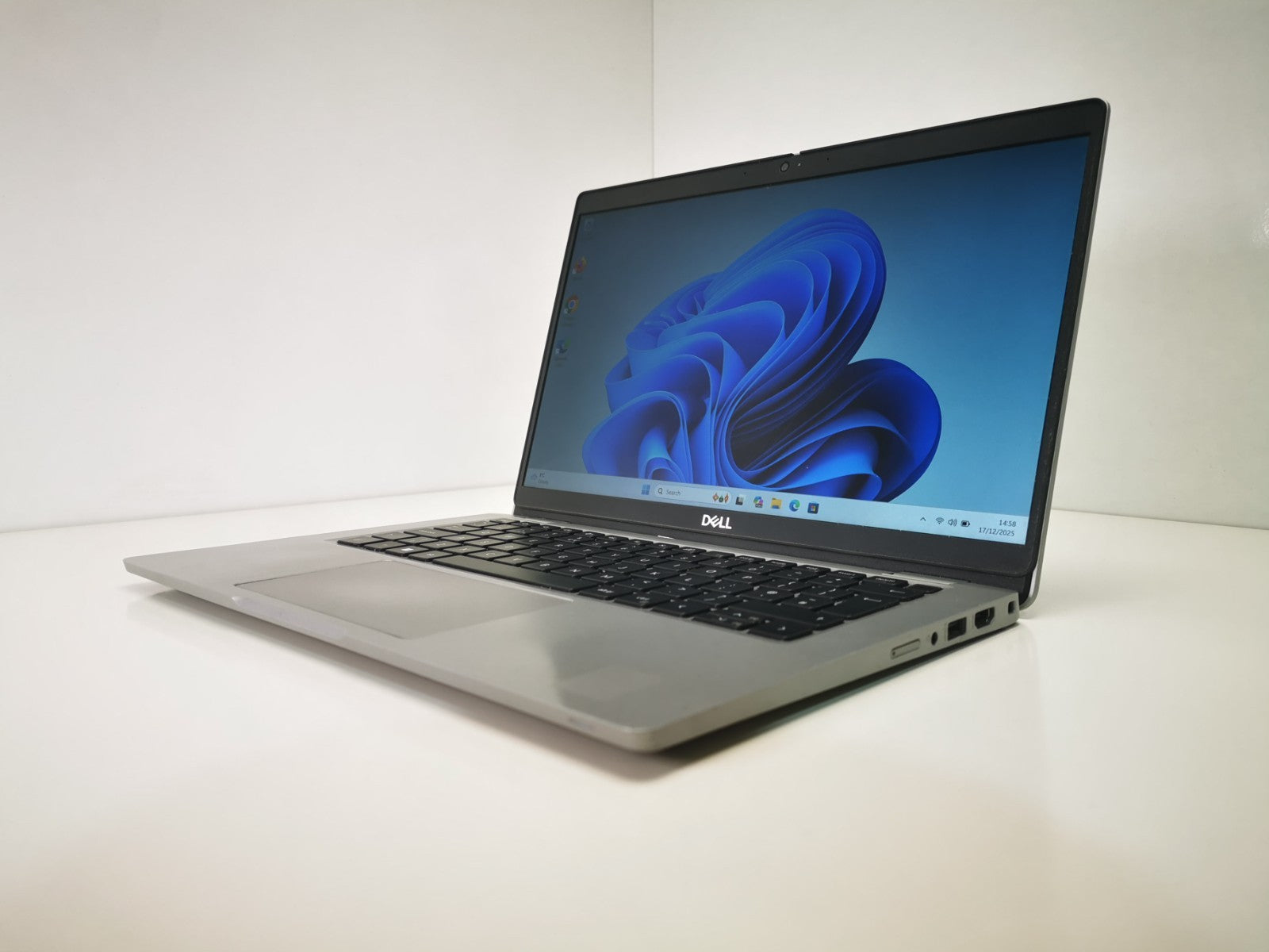Dell Laptop Latitude 5330 13.3" i5-1245U 16GB RAM 256GB SSD Windows 11 Pro
