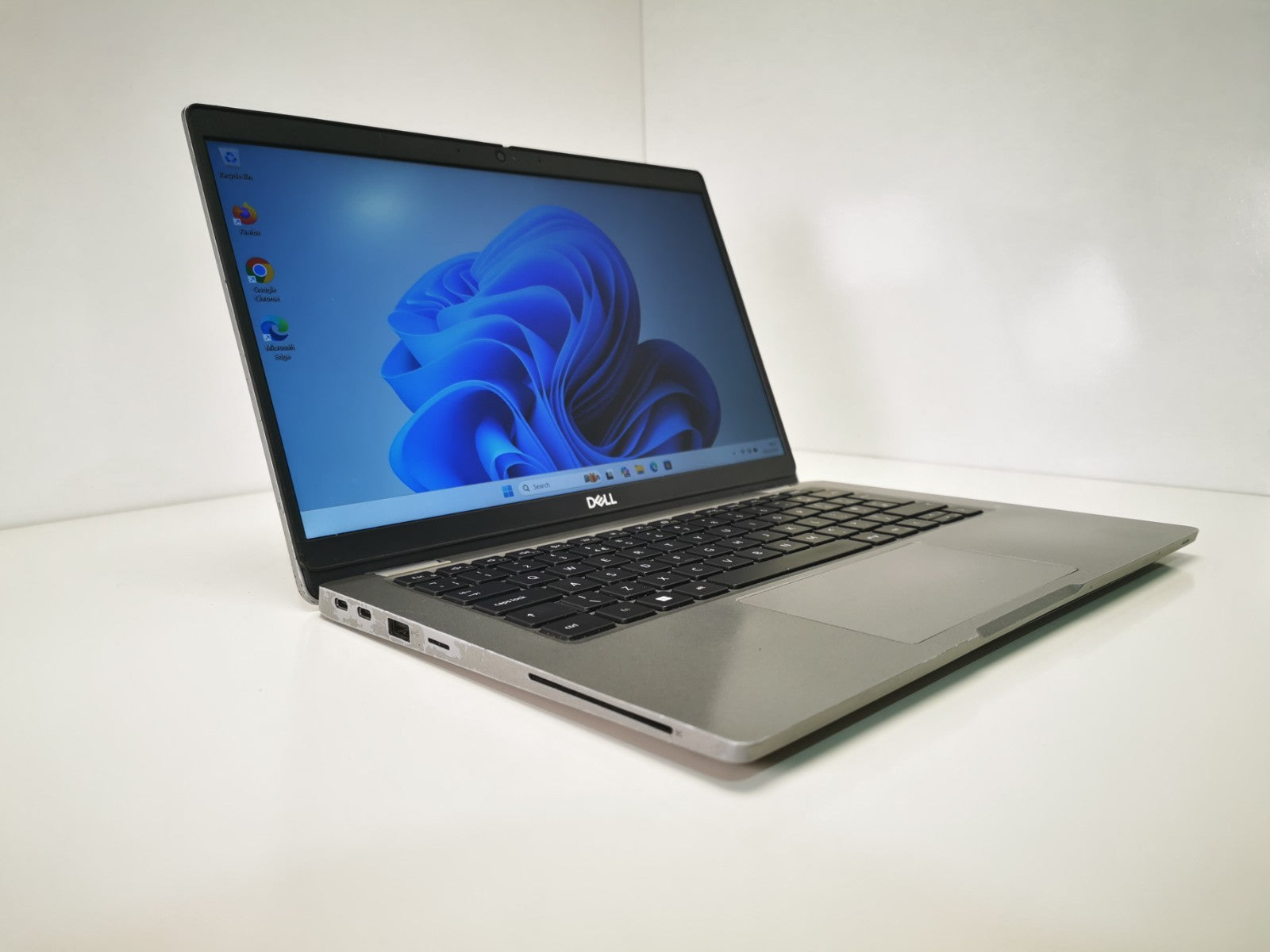 Dell Laptop Latitude 5330 13.3" i5-1245U 16GB RAM 256GB - Key Fault -  Grade D