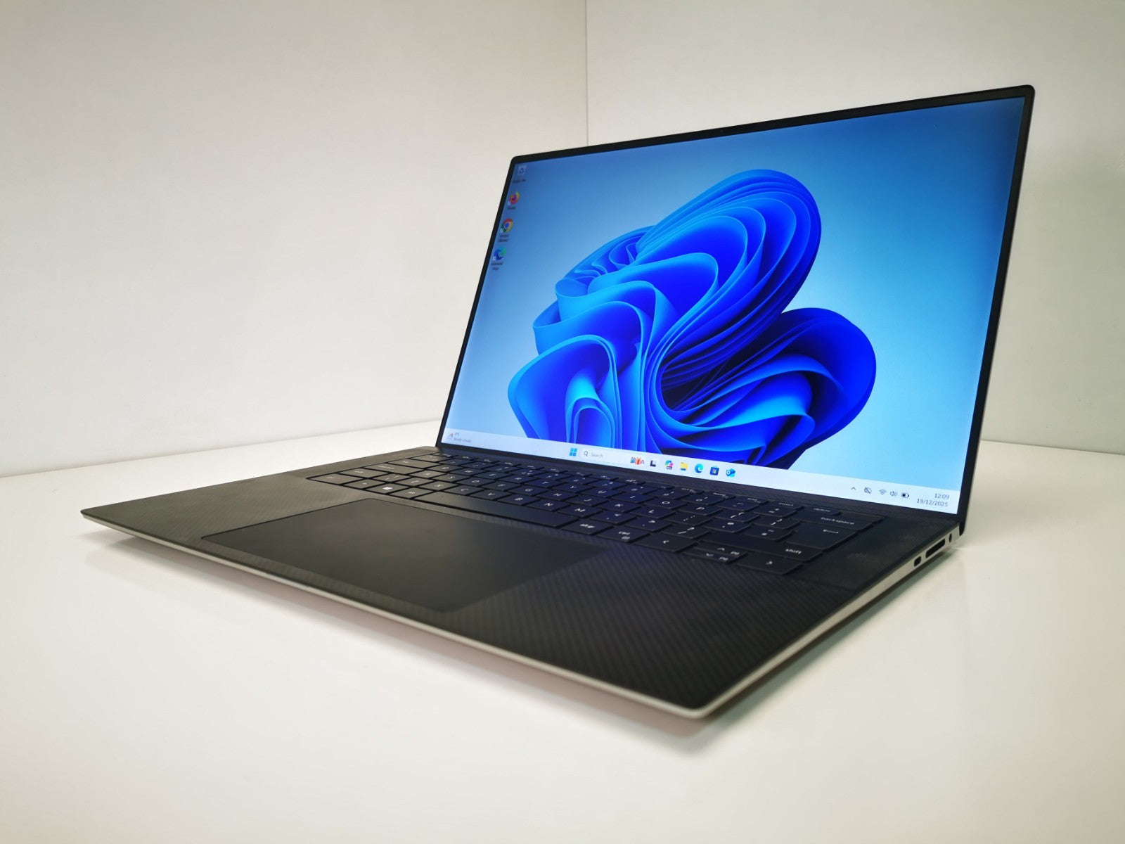 Dell Precision 5550 15.6″ Workstation i7-10th Gen, 32GB RAM, 512GB - Grade D