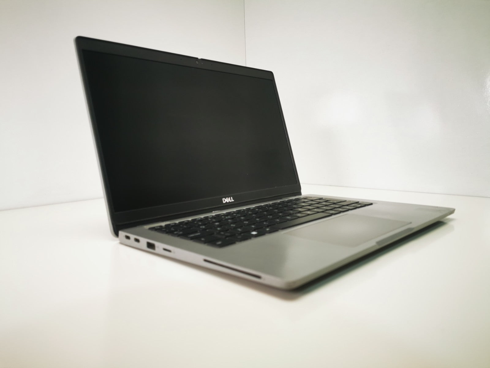 Dell Laptop Latitude 5330 13.3" i5-1245U 16GB RAM 256GB SSD Windows 11 Pro