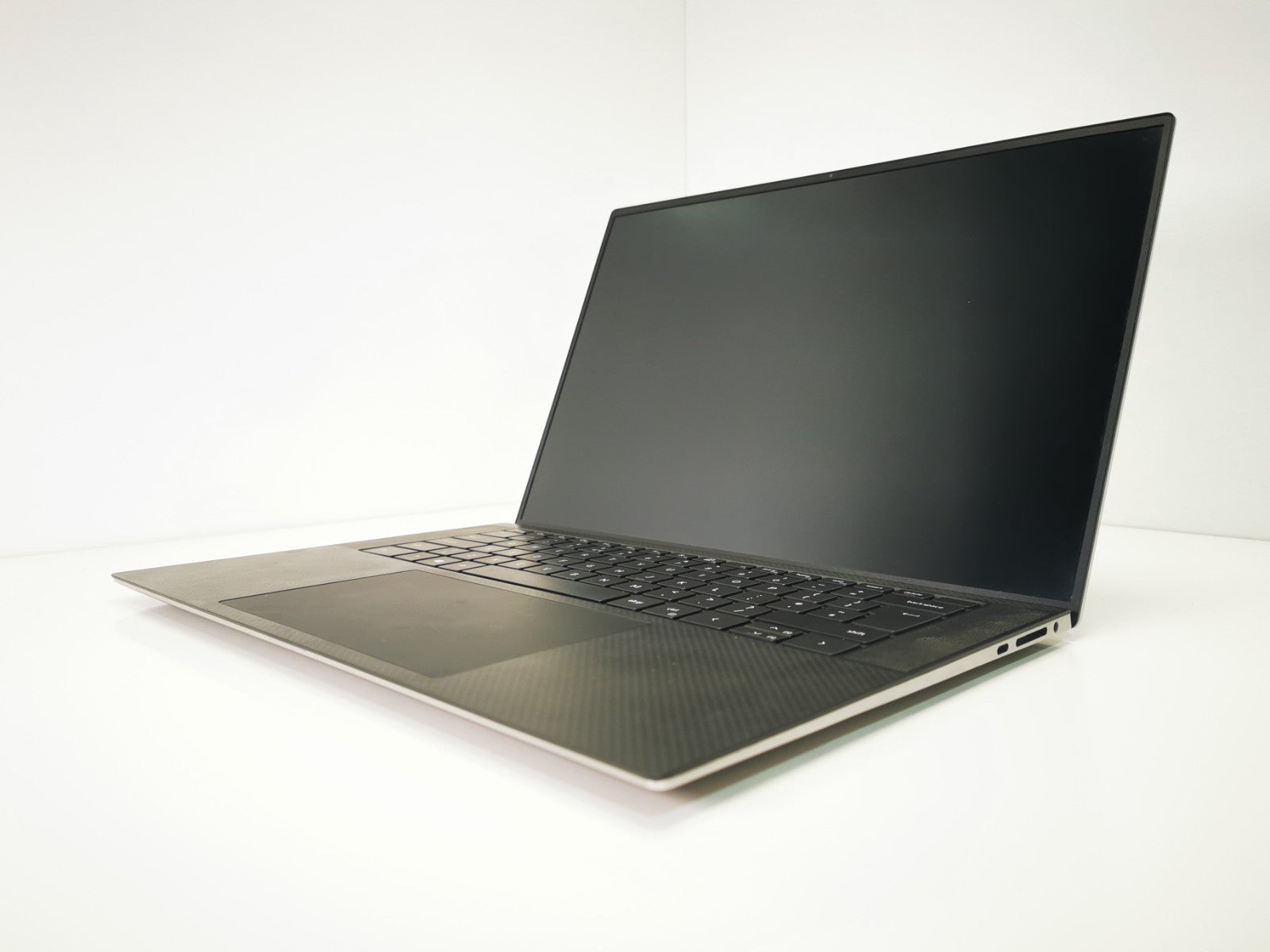 Dell Precision 5550 15.6″ Workstation i7-10th Gen, 32GB RAM, 512GB - Grade D