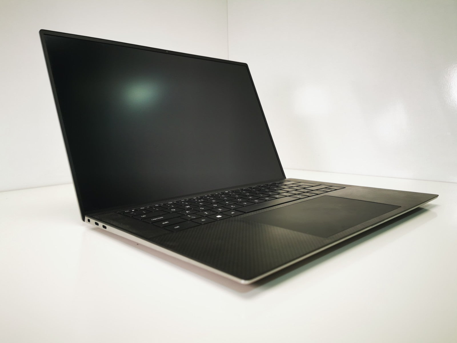 Dell Precision 5550 15.6″ Workstation i7-10th Gen, 32GB RAM, 512GB - Grade D