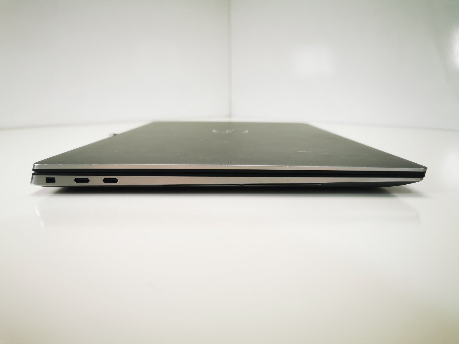 Dell Precision 5550 15.6″ Workstation i7-10th Gen, 32GB RAM, 512GB - Grade D