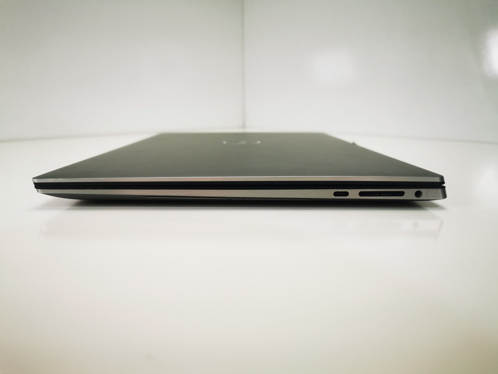 Dell Precision 5550 15.6″ Workstation i7-10th Gen, 32GB RAM, 512GB - Grade D
