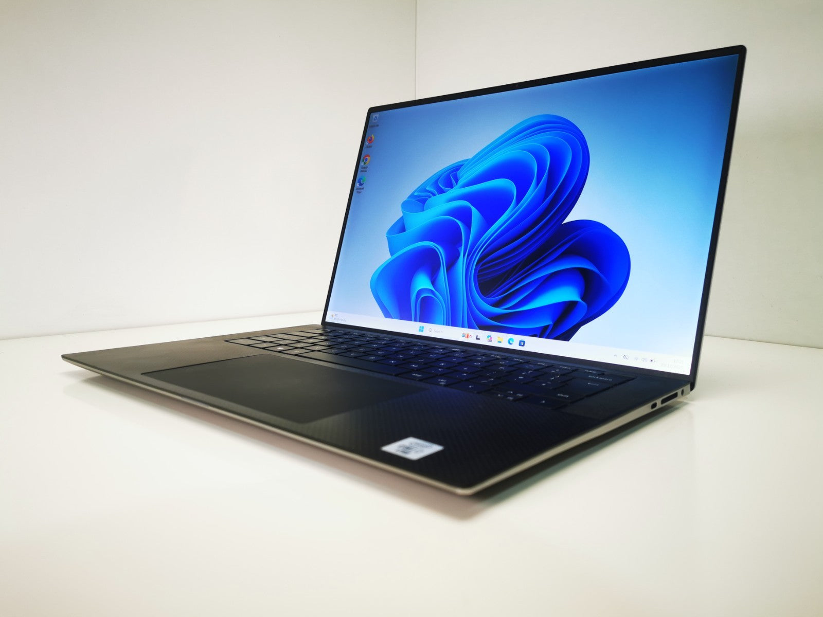 Dell Precision 5550 15.6″ Workstation – i7-10th Gen, 32GB, 512GB SSD,Faulty Port