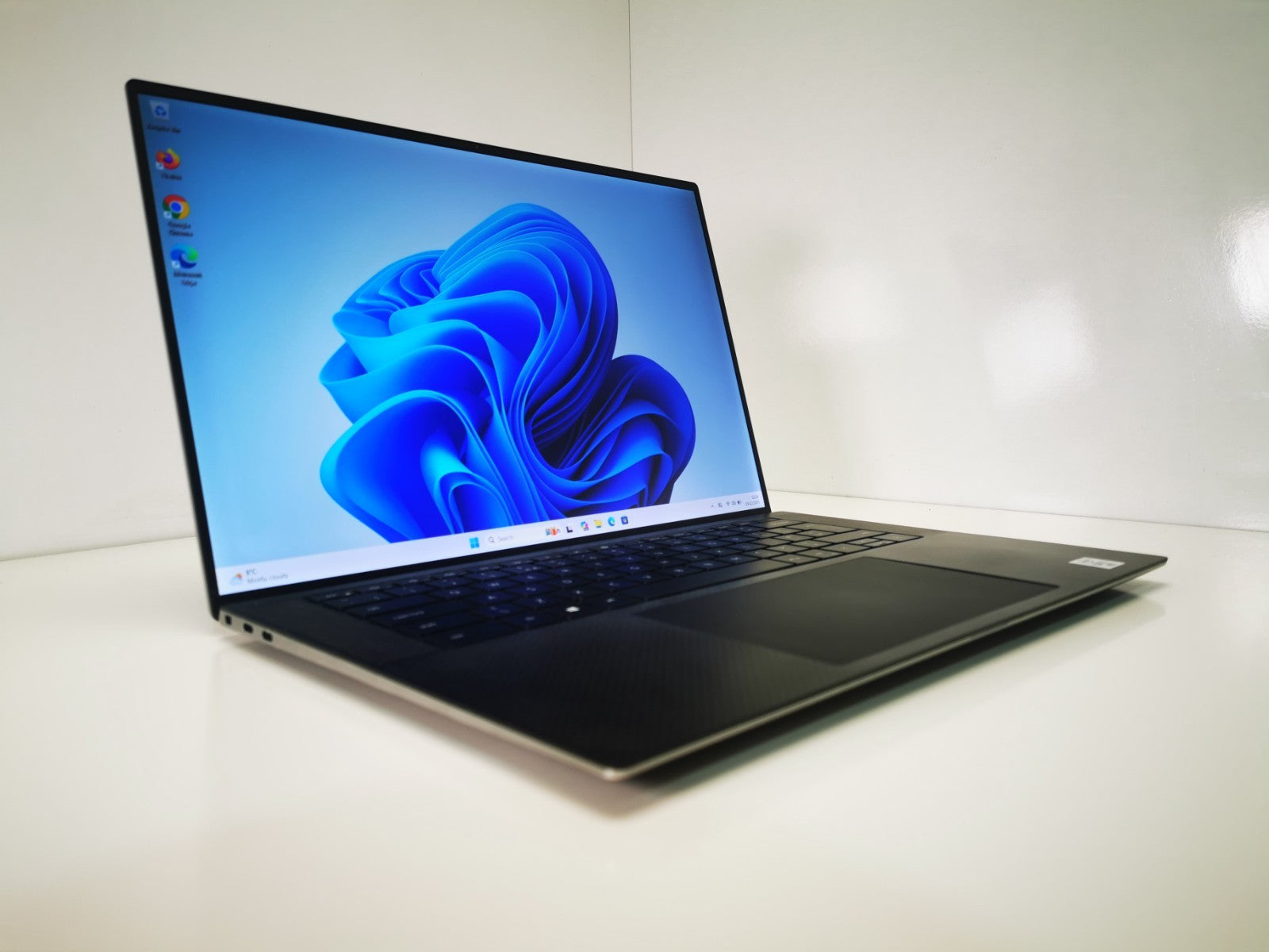 Dell Precision 5550 15.6″ Workstation – i7-10th Gen, 32GB, 512GB SSD,Faulty Port