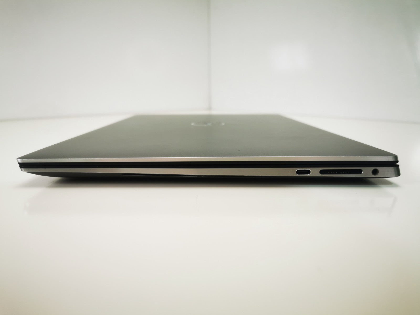 Dell Precision 5550 15.6″ Workstation – i7-10th Gen, 32GB, 512GB SSD,Faulty Port