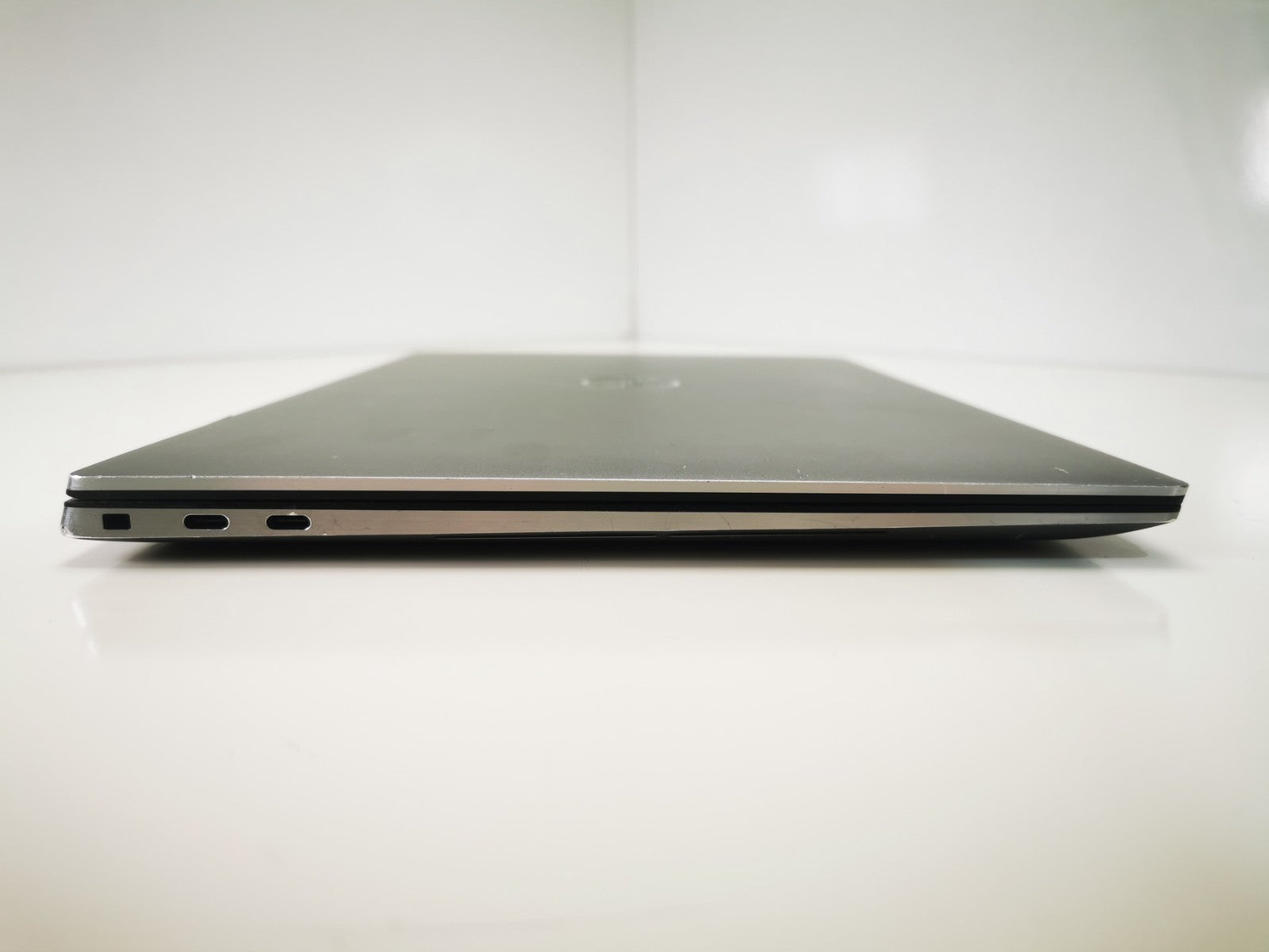 Dell Precision 5550 15.6″ Workstation – i7-10th Gen, 32GB, 512GB SSD,Faulty Port