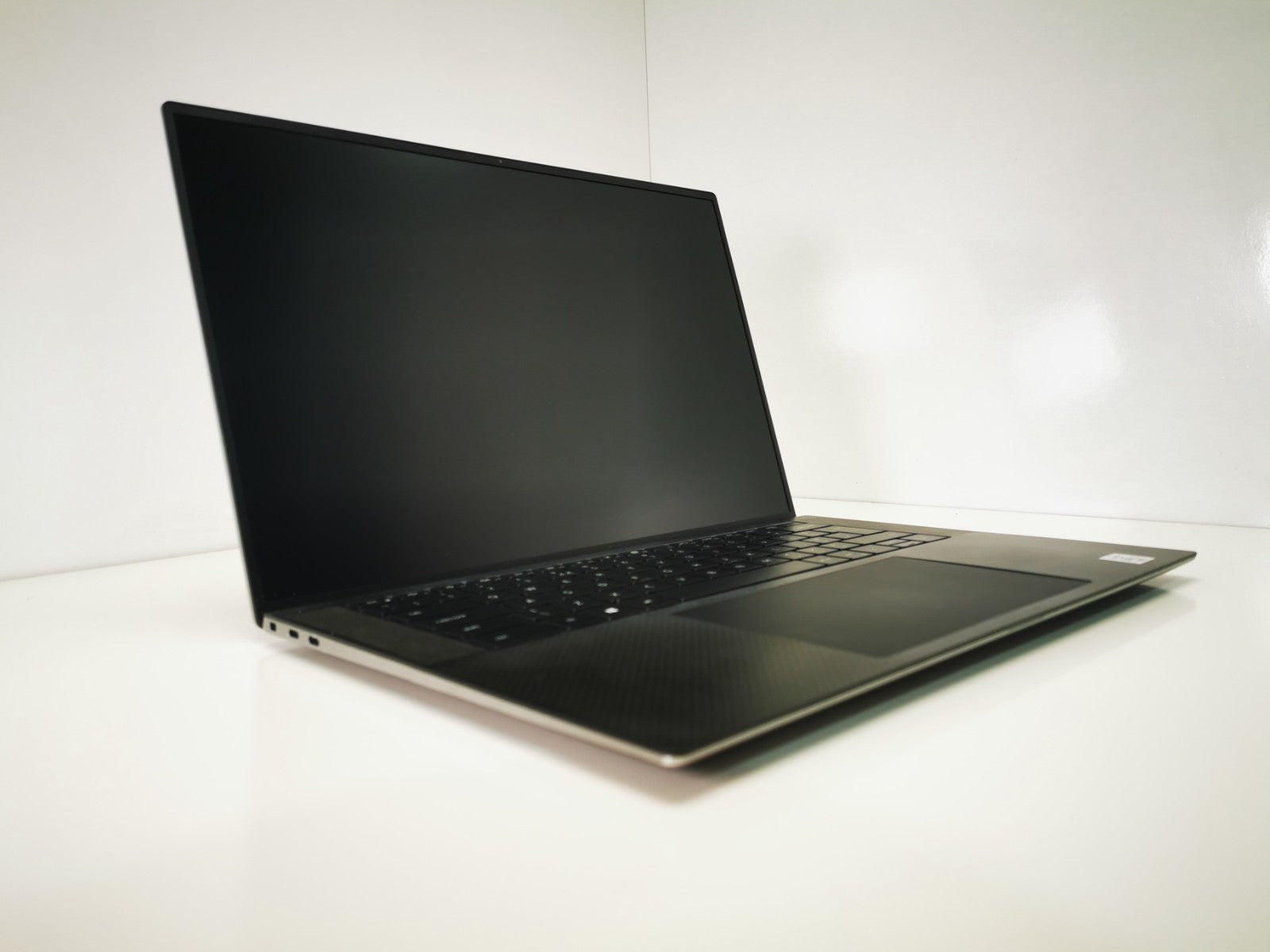 Dell Precision 5550 15.6″ Workstation – i7-10th Gen, 32GB, 512GB SSD,Faulty Port