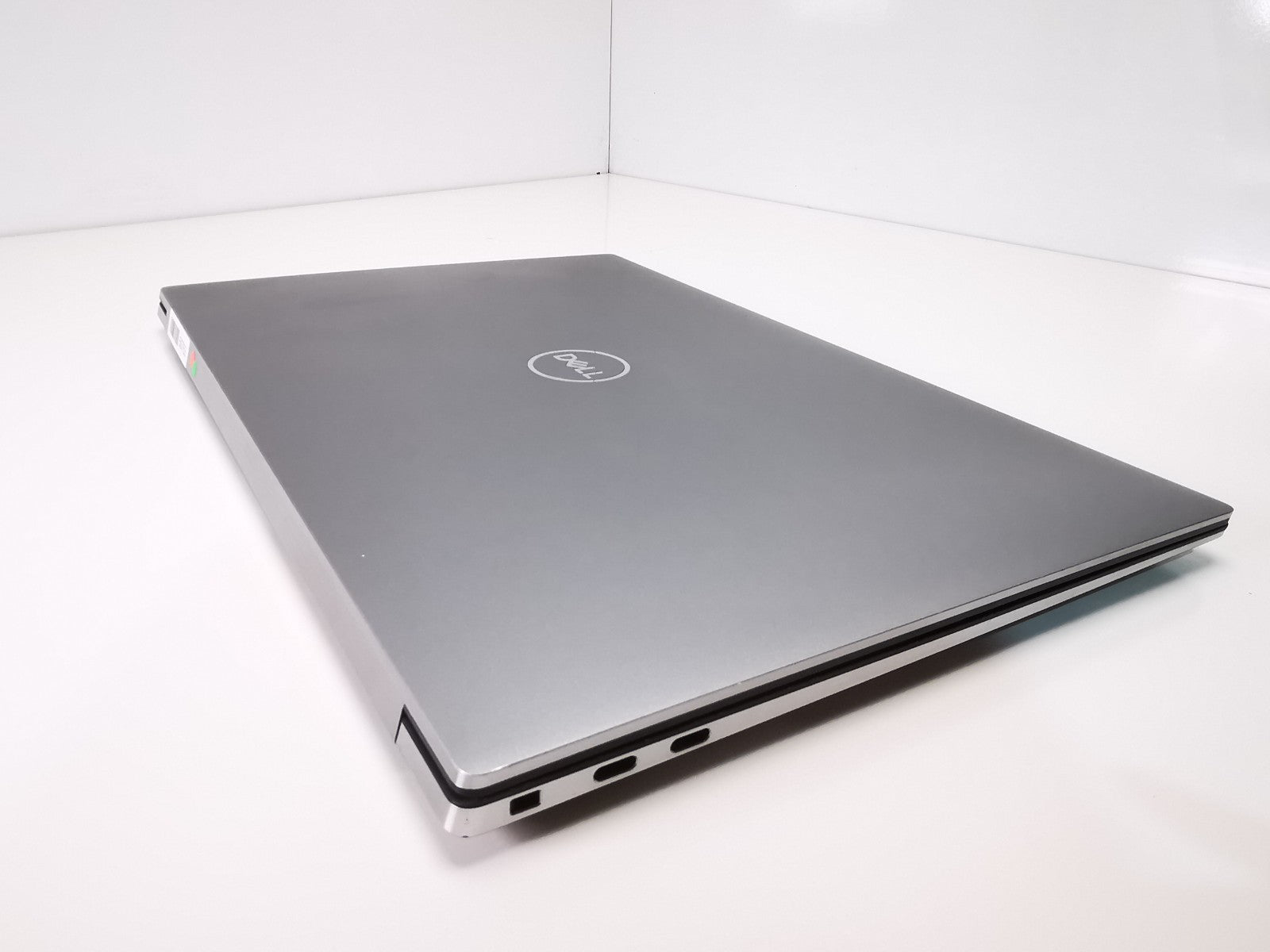 Dell Precision 5560  i7-11th/16GB/512GB RTX A2000 15.6" - DEFECTS Read DESC