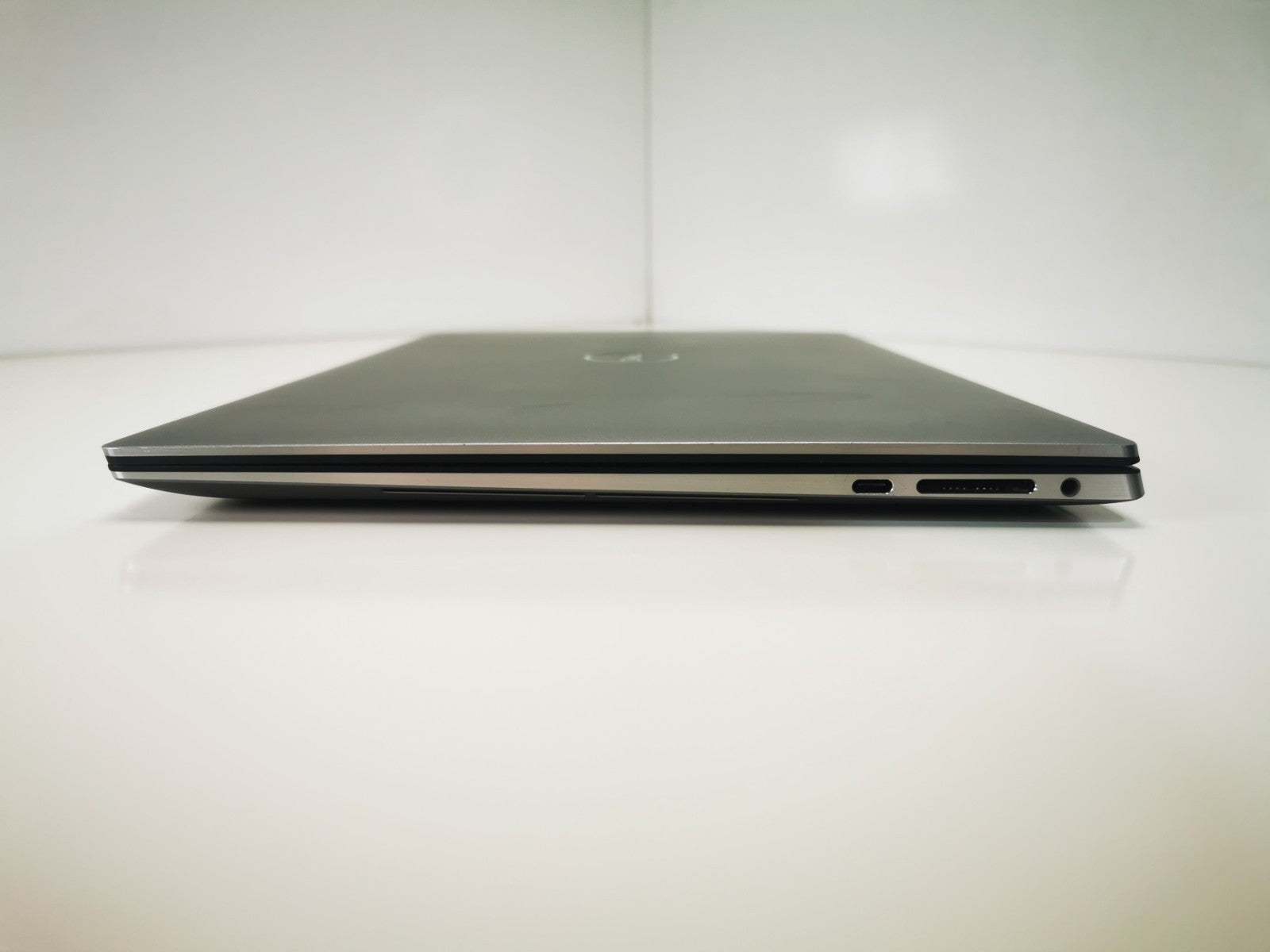 Dell Precision 5560  i7-11th/16GB/512GB RTX A2000 15.6" - DEFECTS Read DESC