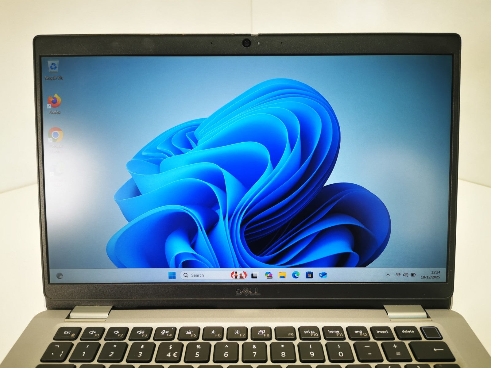 Dell Laptop Latitude 5330 13.3" i5-1245U 16GB RAM 256GB SSD Windows 11 Pro
