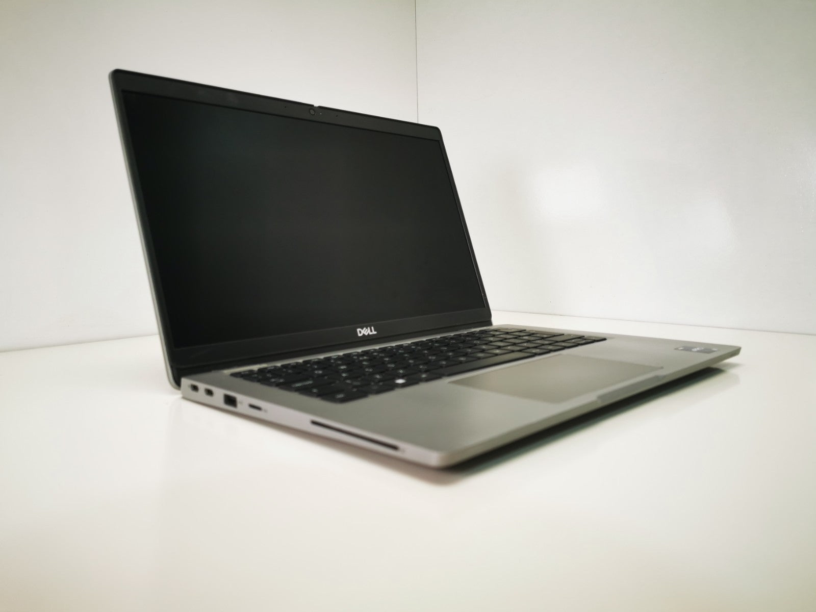 Dell Laptop Latitude 5330 13.3" i5-1245U 16GB RAM 256GB SSD Windows 11 Pro
