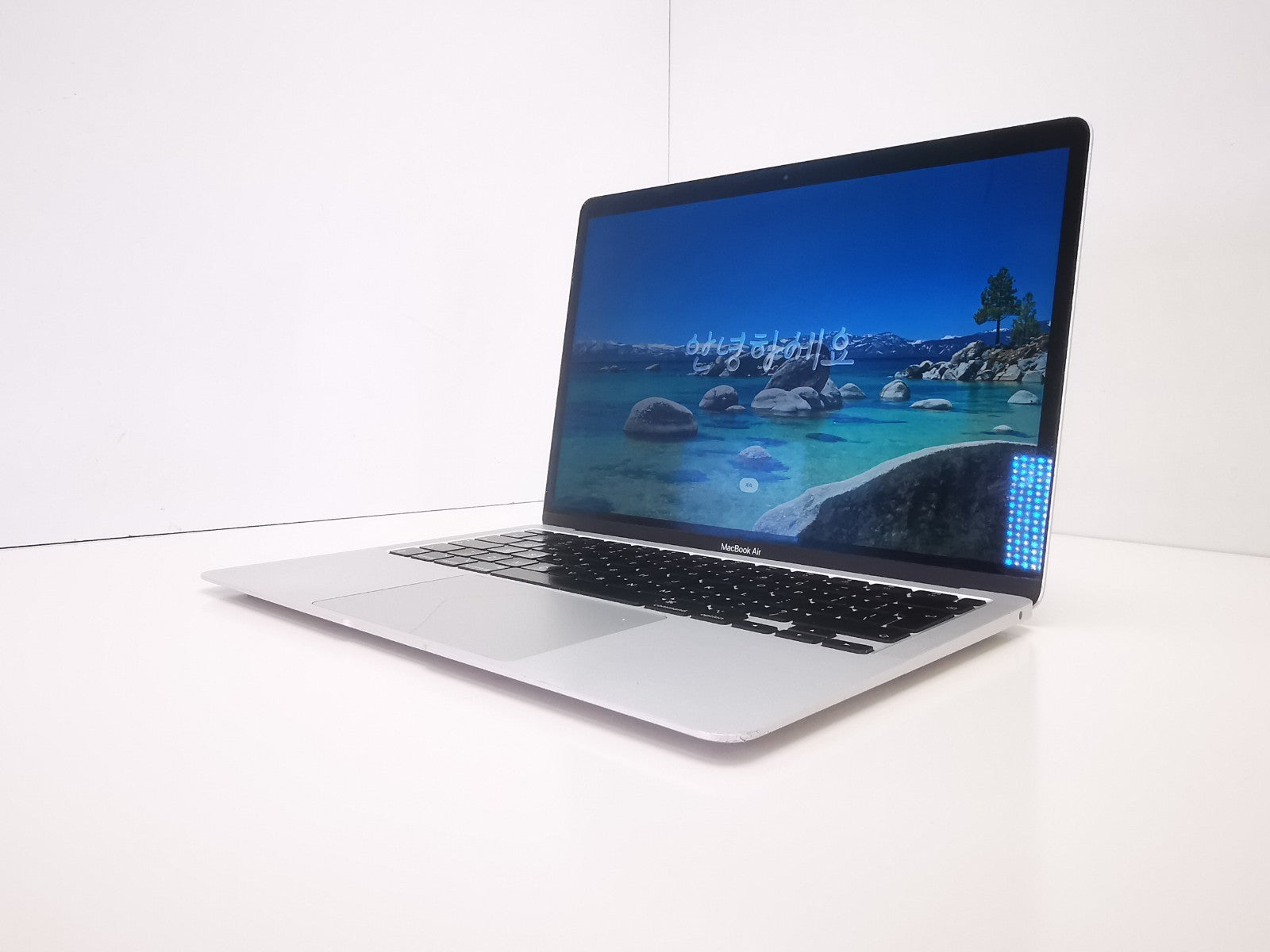 Apple MacBook Air 2020 (A2337) 13.3" - Apple M1/8GB RAM/256GB SSD/MacOS Tahoe