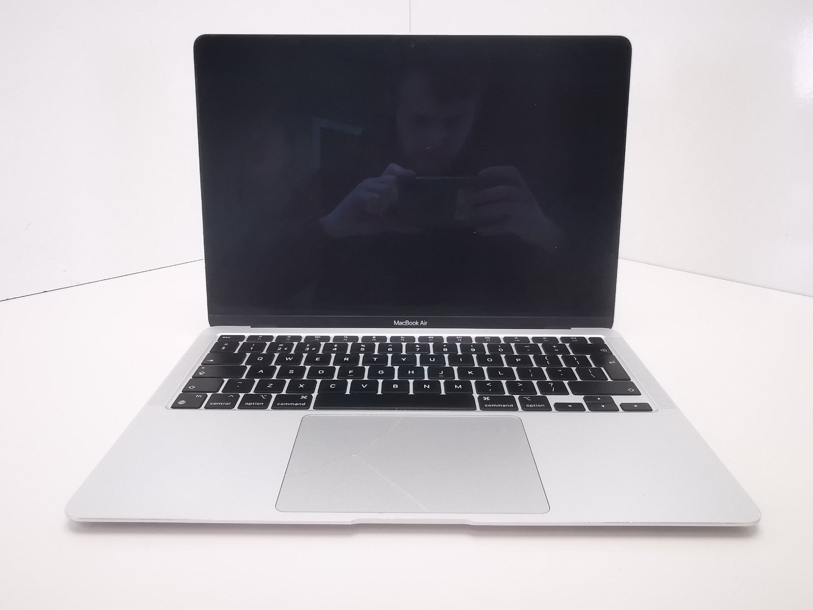 Apple MacBook Air 2020 (A2337) 13.3" - Apple M1/8GB RAM/256GB SSD/MacOS Tahoe