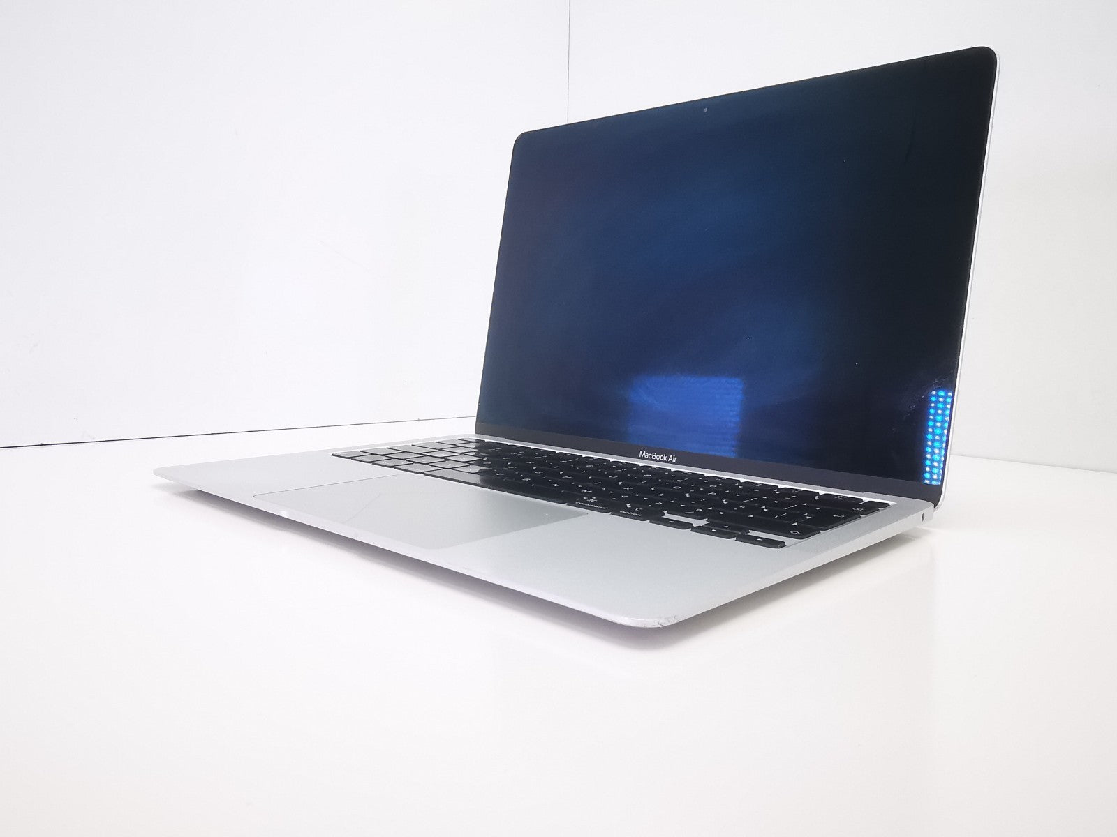 Apple MacBook Air 2020 (A2337) 13.3" - Apple M1/8GB RAM/256GB SSD/MacOS Tahoe
