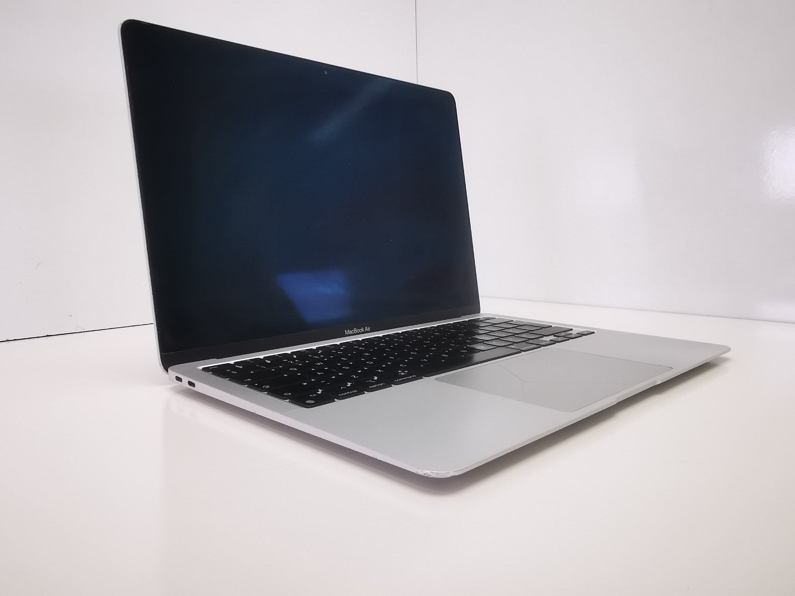 Apple MacBook Air 2020 (A2337) 13.3" - Apple M1/8GB RAM/256GB SSD/MacOS Tahoe
