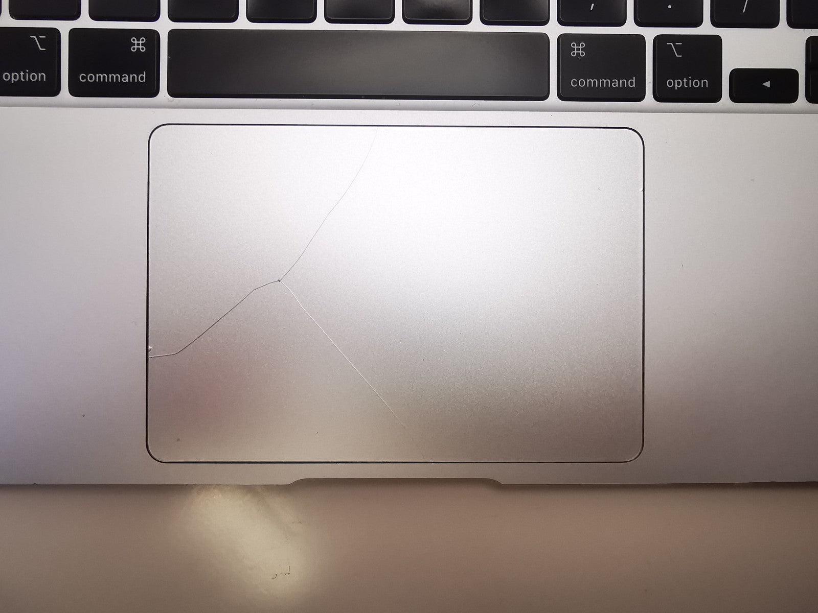 Apple MacBook Air 2020 (A2337) 13.3" - Apple M1/8GB RAM/256GB SSD/MacOS Tahoe