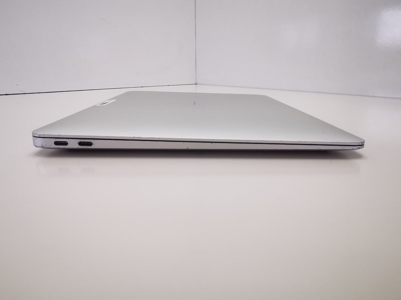 Apple MacBook Air 2020 (A2337) 13.3" - Apple M1/8GB RAM/256GB SSD/MacOS Tahoe