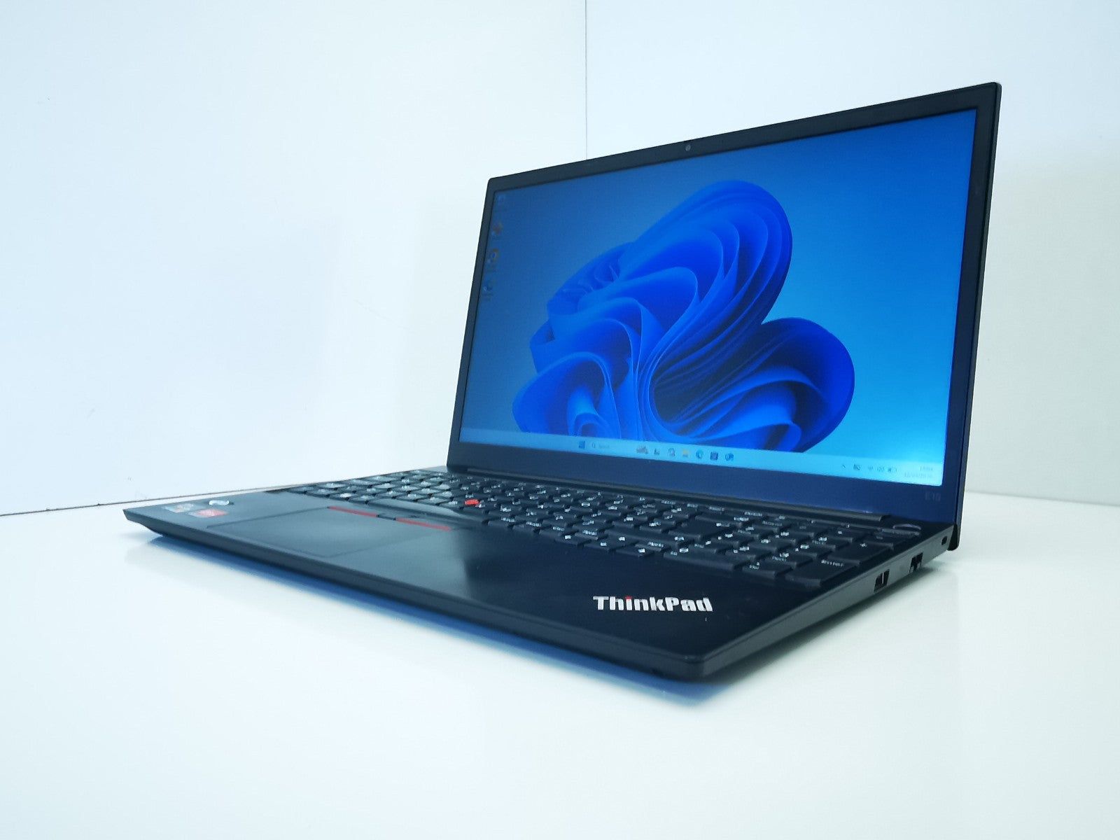 Lenovo ThinkPad E15 Gen 4 15.6" - AMD Ryzen 5 5000/8GB RAM/256GB SSD/Win 11 Pro