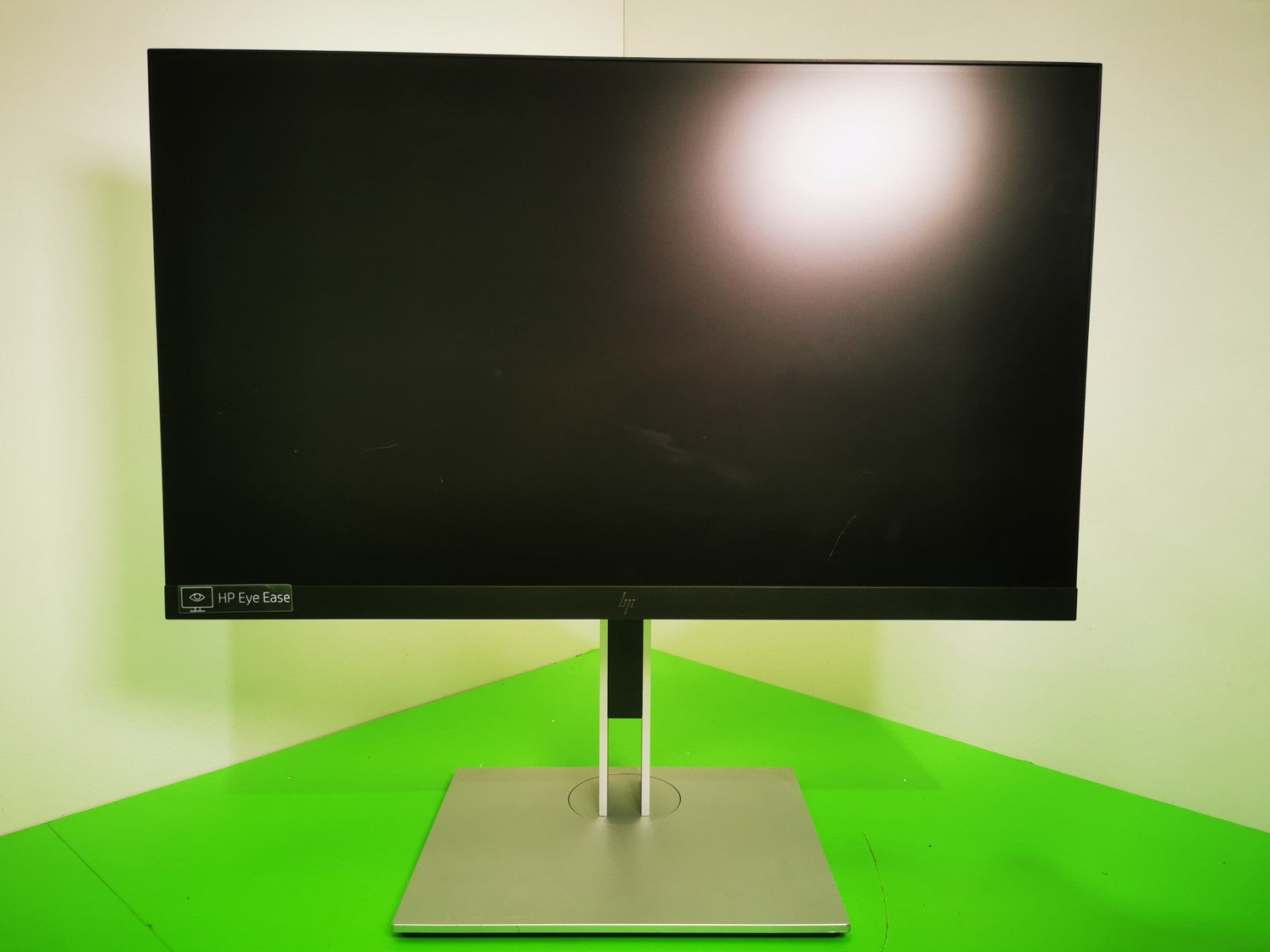 HP E23 G4 FHD 23" Monitor - 1x HDMI / 1x VGA / 1x DisplayPort / 4x USB - Grade B
