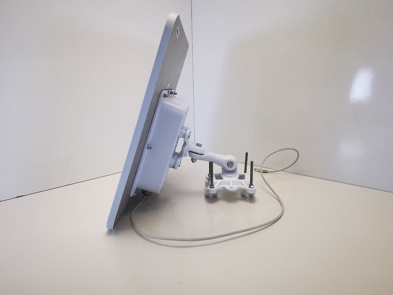LigoWave LigoPTP 5-23 MIMO, 5GHz Point-to-Point Integrated Backhaul Device