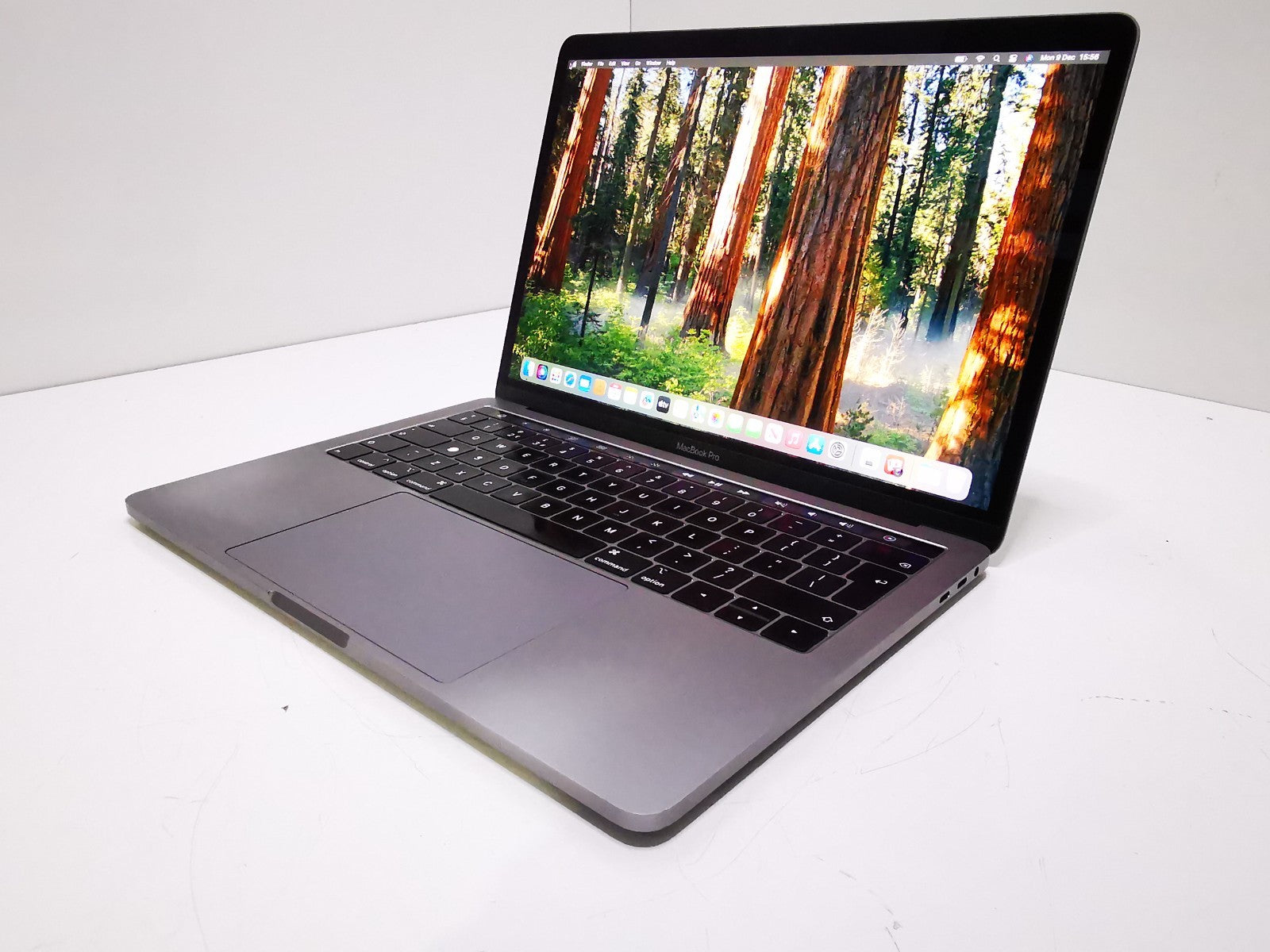 13-inch Apple MacBook Pro 2.4GHz i5 16GB RAM 256GB SSD A1989 2019 - Battery Poor