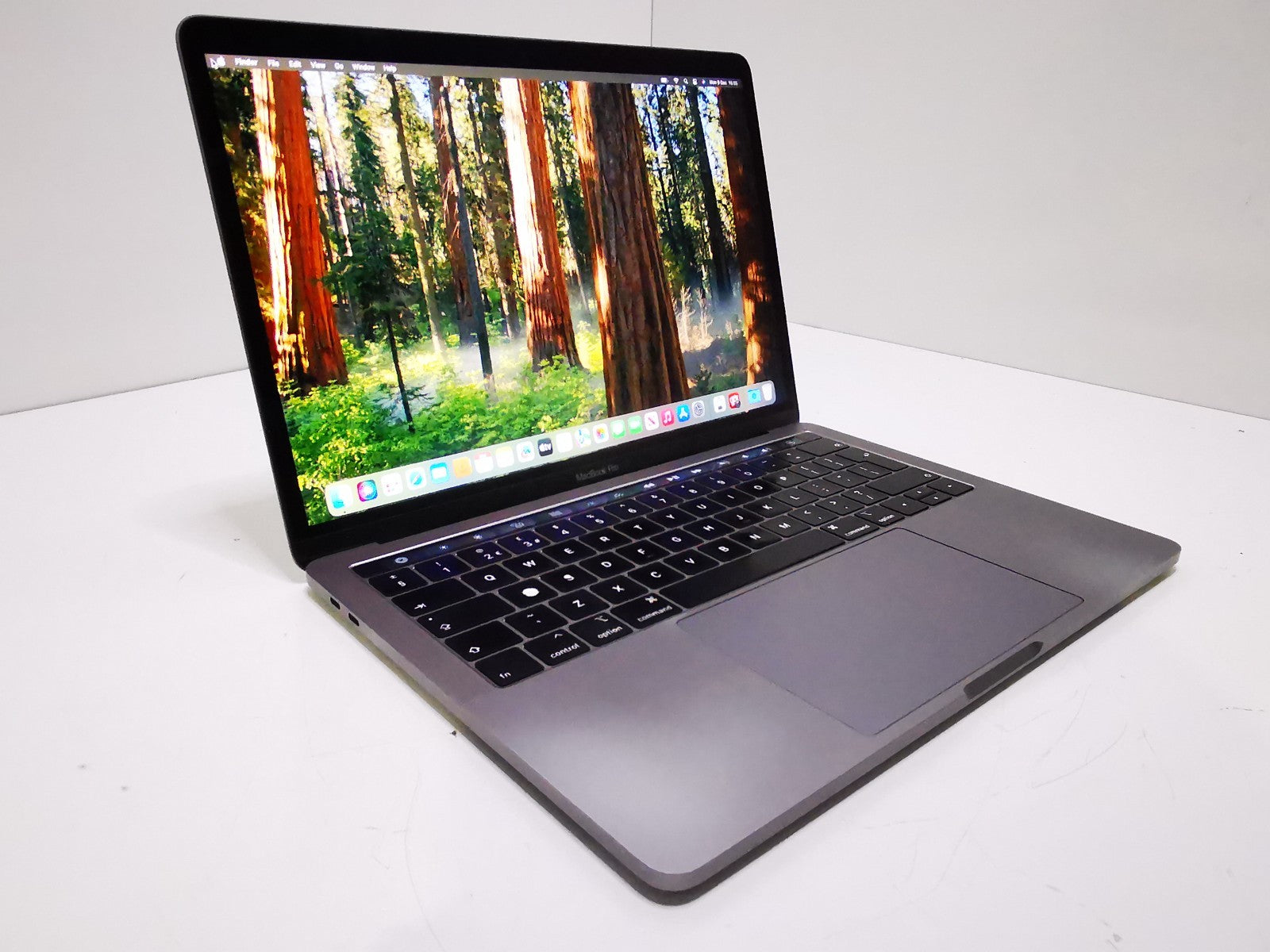 13-inch Apple MacBook Pro 2.4GHz i5 16GB RAM 256GB SSD A1989 2019 - Battery Poor