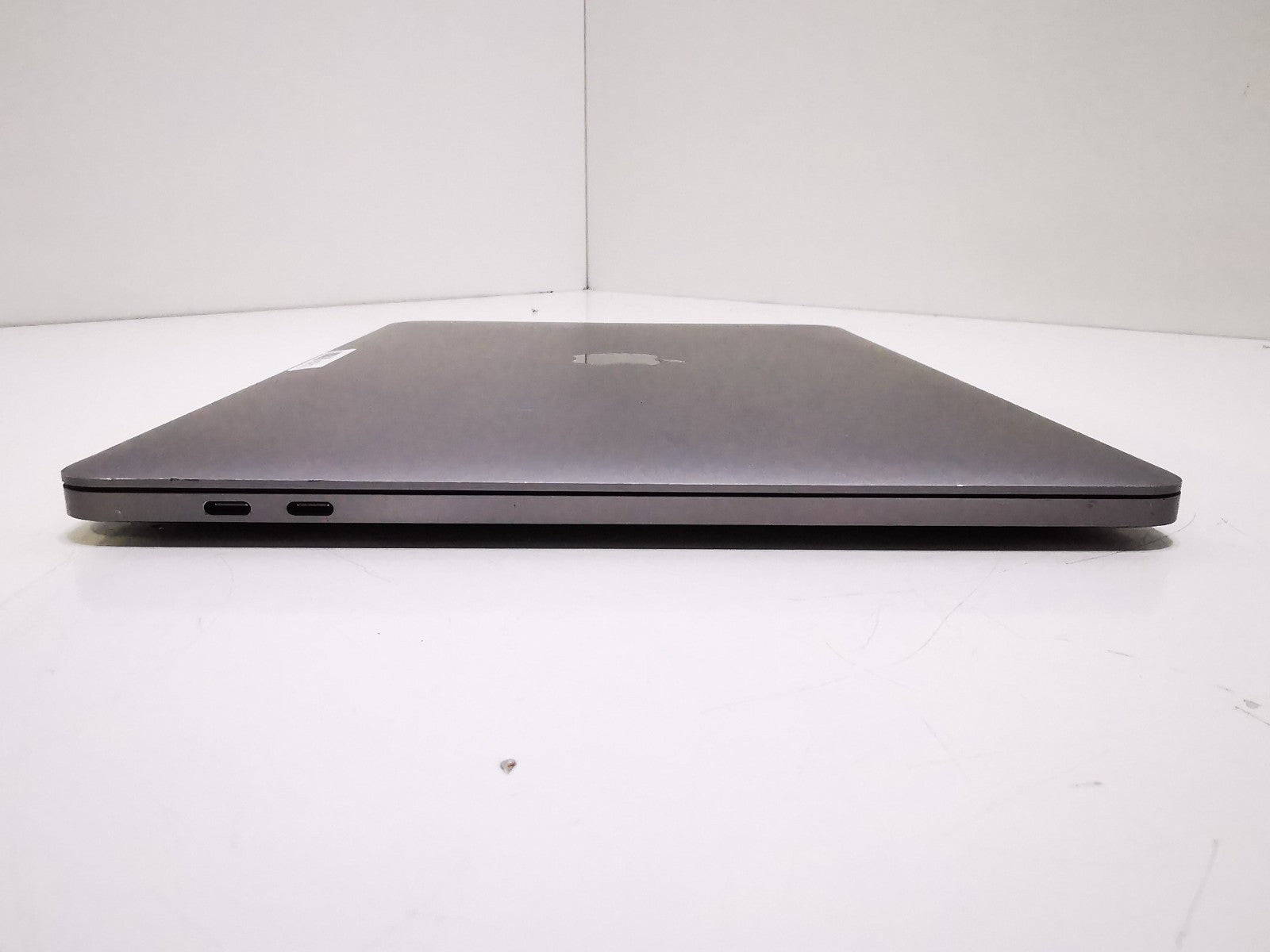 13-inch Apple MacBook Pro 2.4GHz i5 16GB RAM 256GB SSD A1989 2019 - Battery Poor