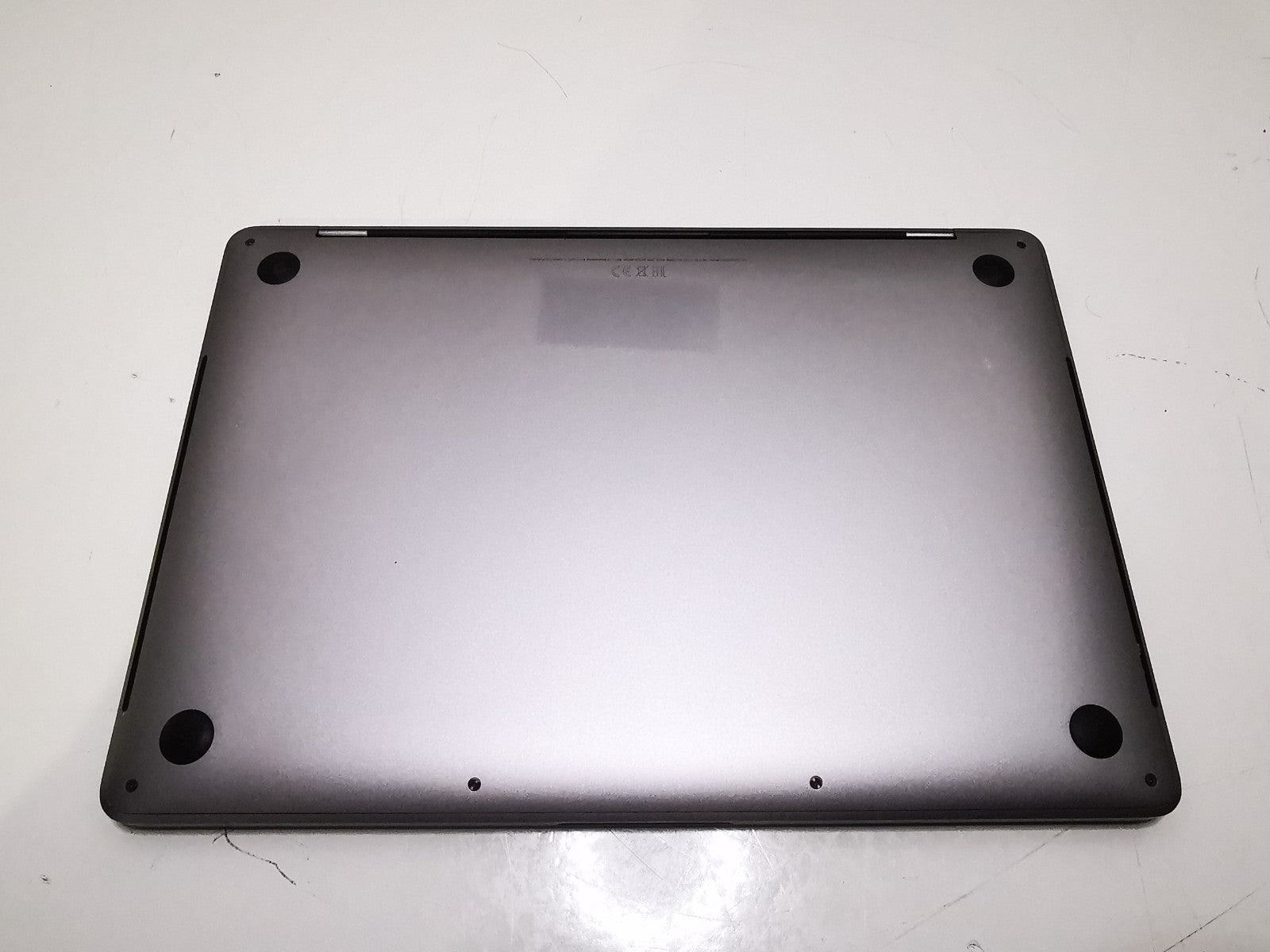 13-inch Apple MacBook Pro 2.4GHz i5 16GB RAM 256GB SSD A1989 2019 - Battery Poor